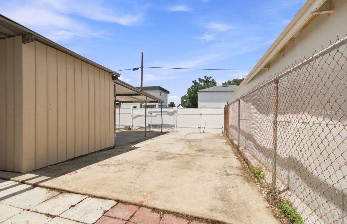 7516 N Cortez St Property Photo 37
