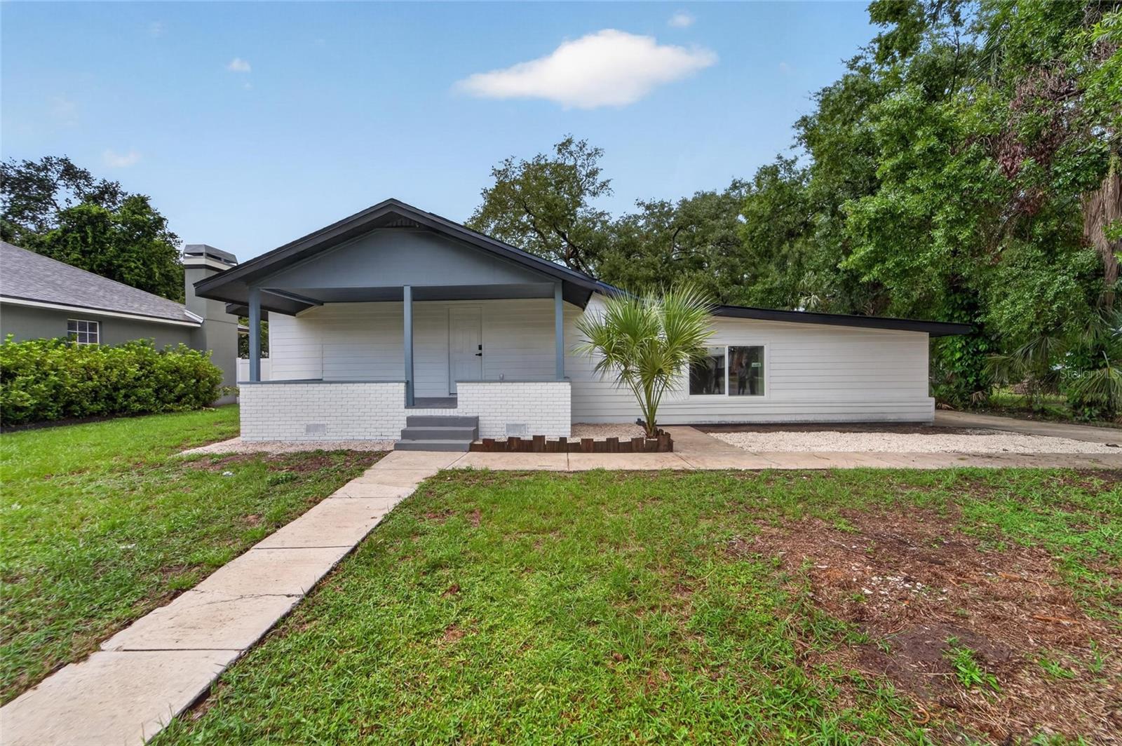 8809 Dyer Rd Property Photo 3