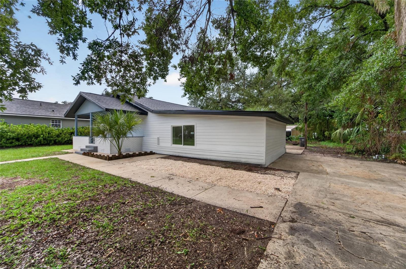 8809 Dyer Rd Property Photo 6