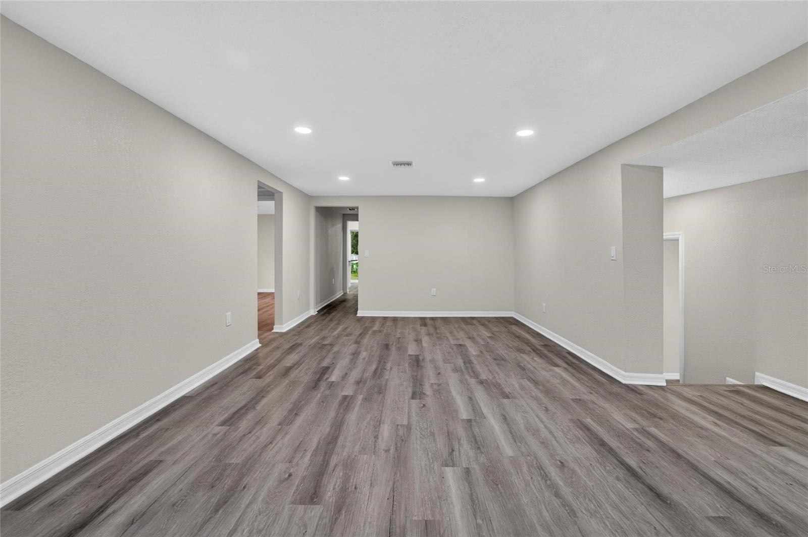 8809 Dyer Rd Property Photo 12