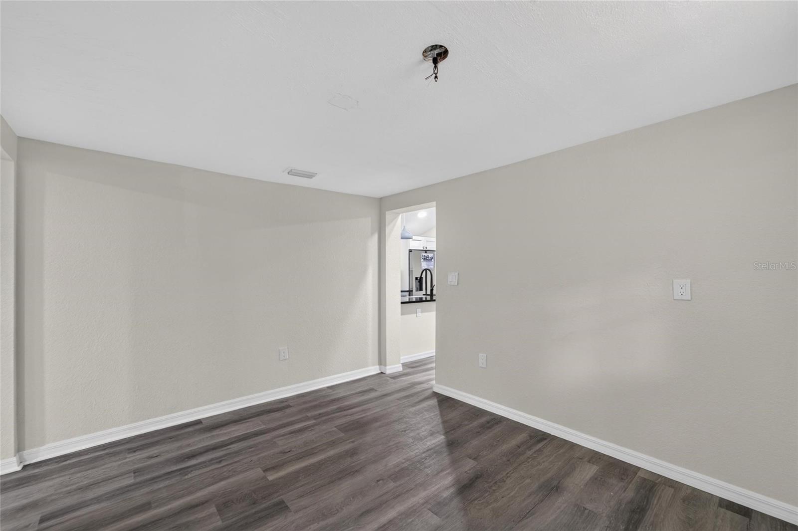 8809 Dyer Rd Property Photo 17