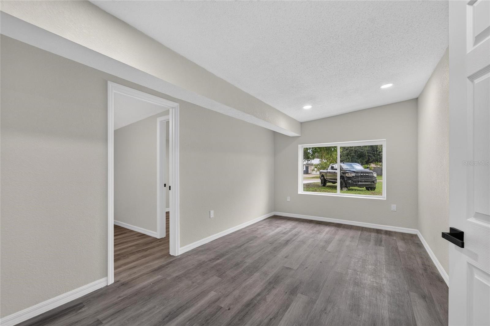 8809 Dyer Rd Property Photo 27