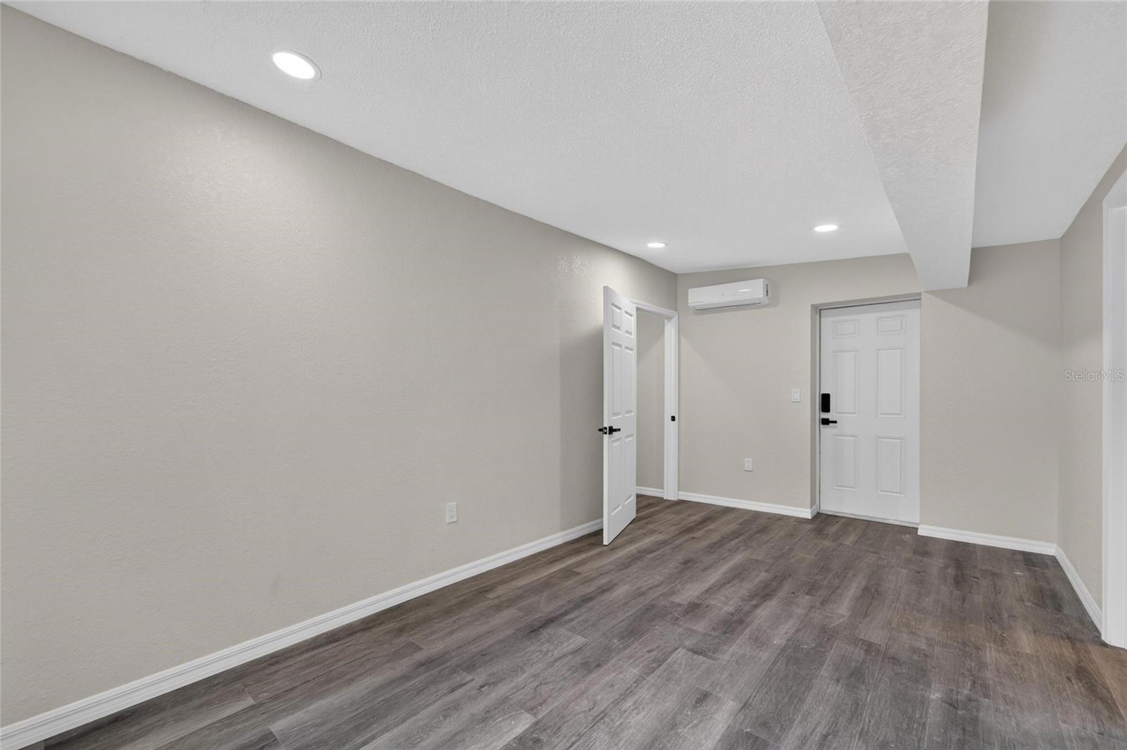 8809 Dyer Rd Property Photo 29