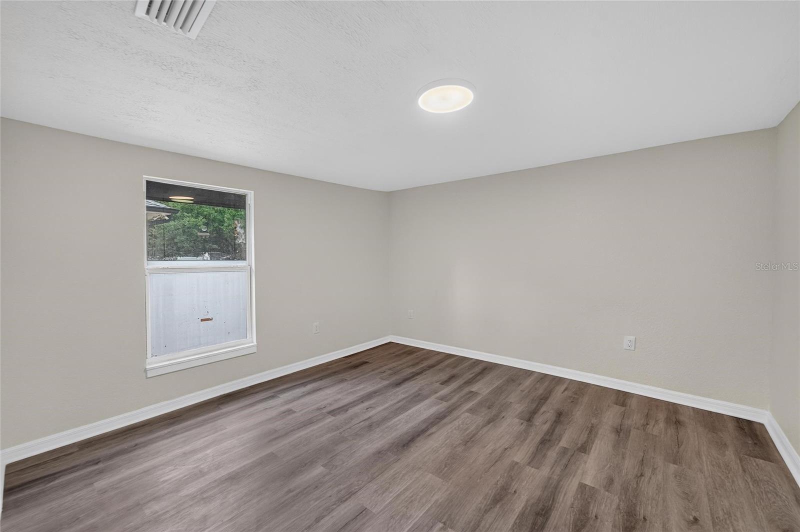 8809 Dyer Rd Property Photo 44