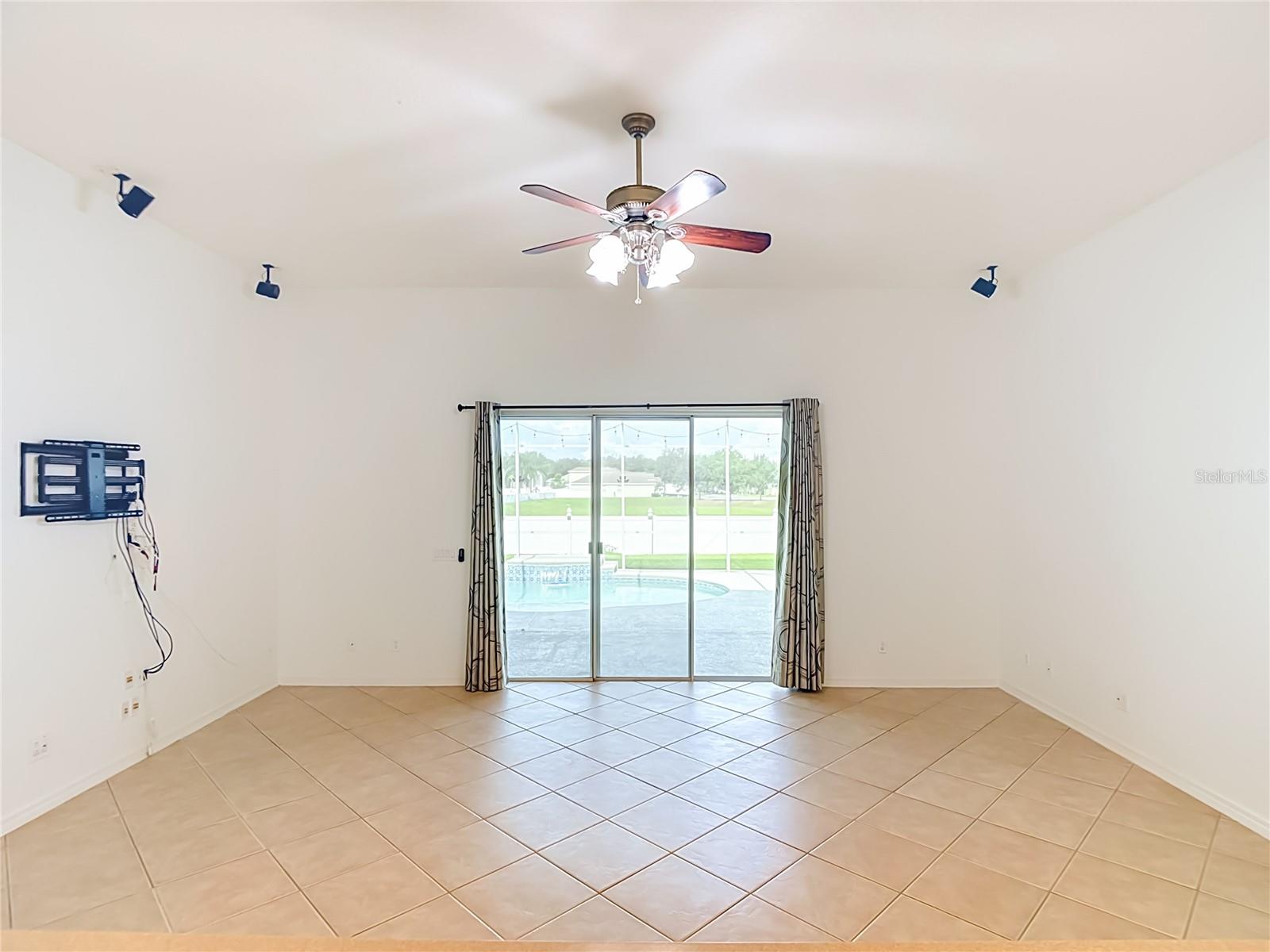 220 Ronja Ln Property Photo 12