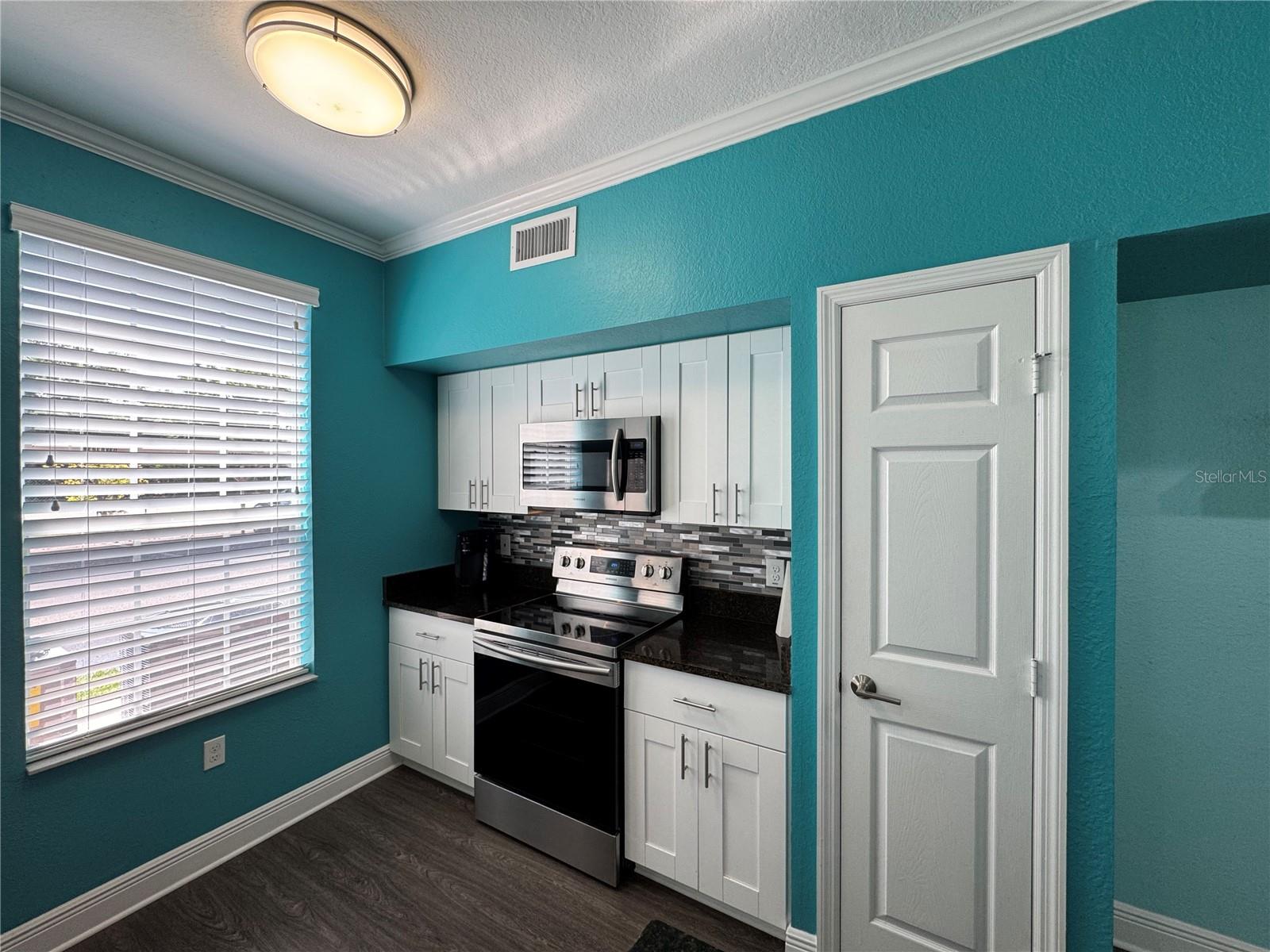 9288 Lake Chase Island Way Property Photo 10