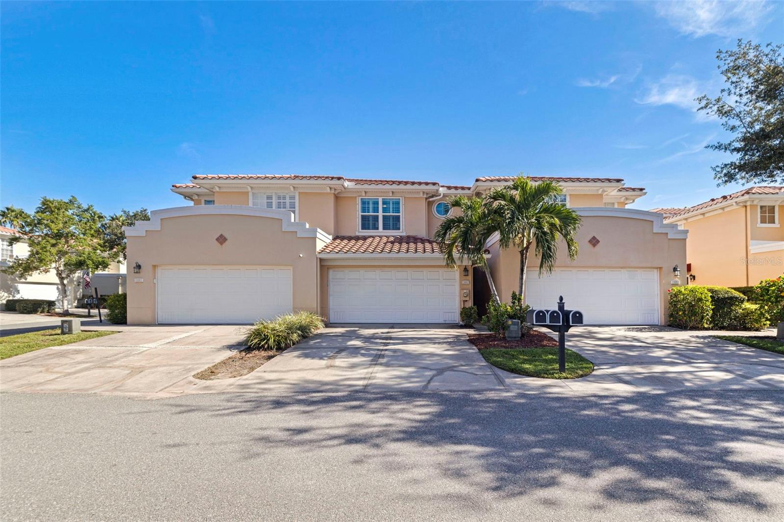 123 Valencia Cir Property Photo