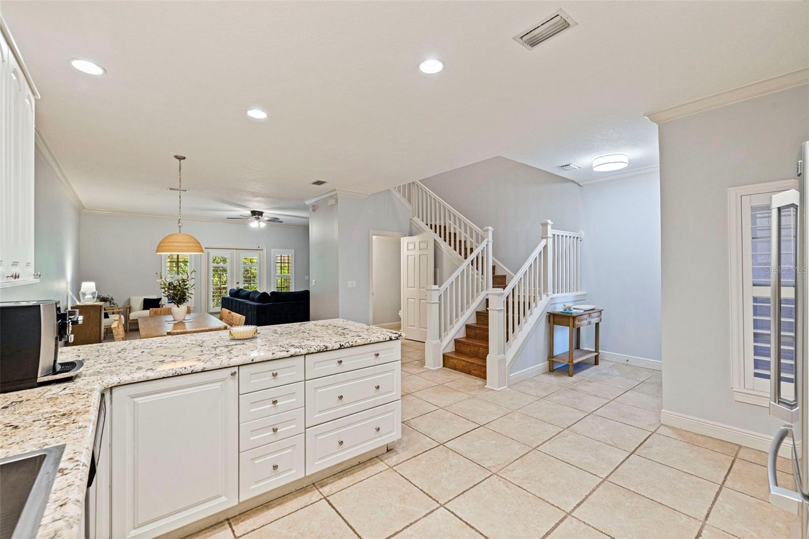123 Valencia Cir Property Photo 7