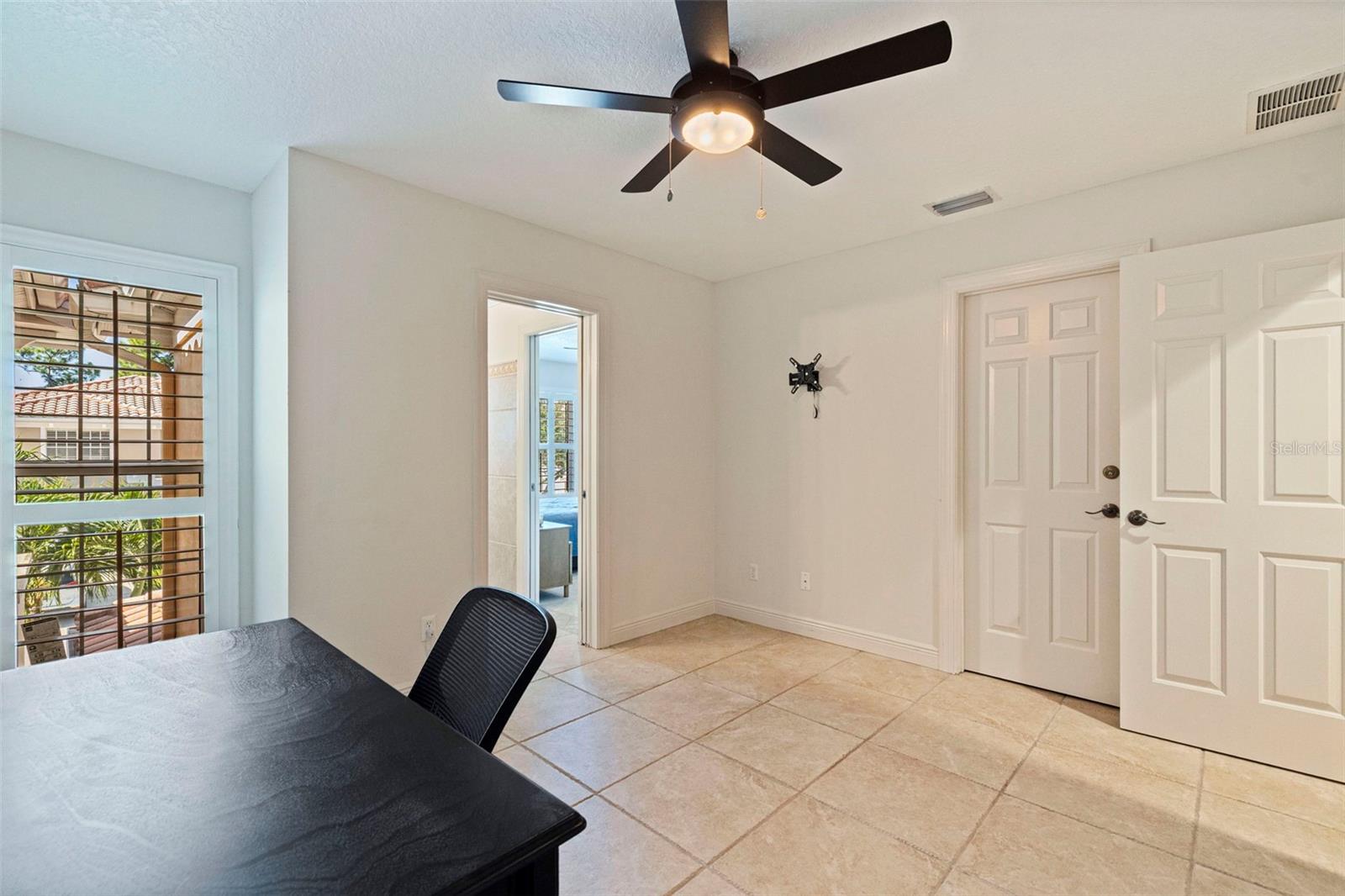 123 Valencia Cir Property Photo 32