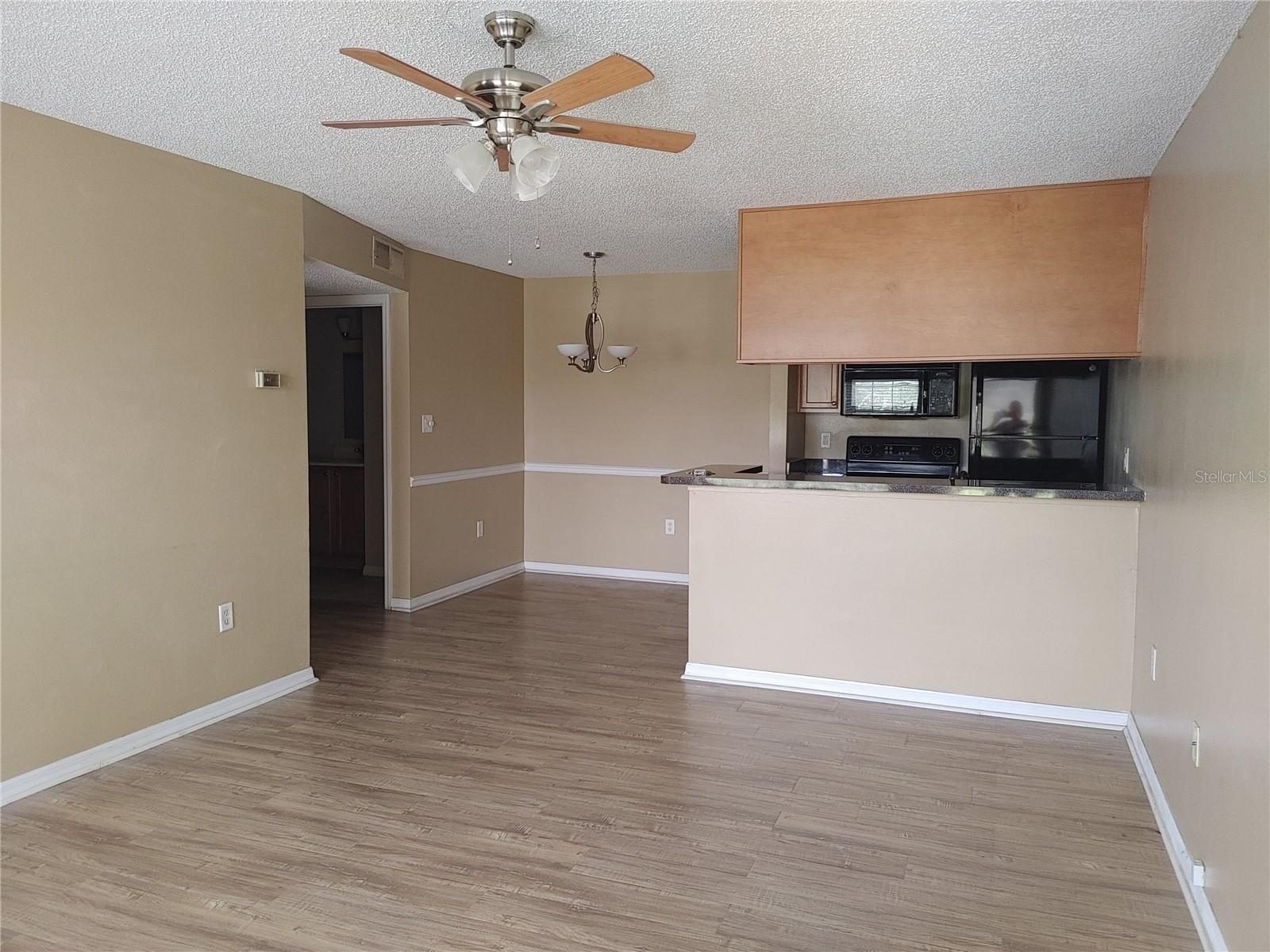 215 LAKE BROOK CIR #201 Property Photo 1