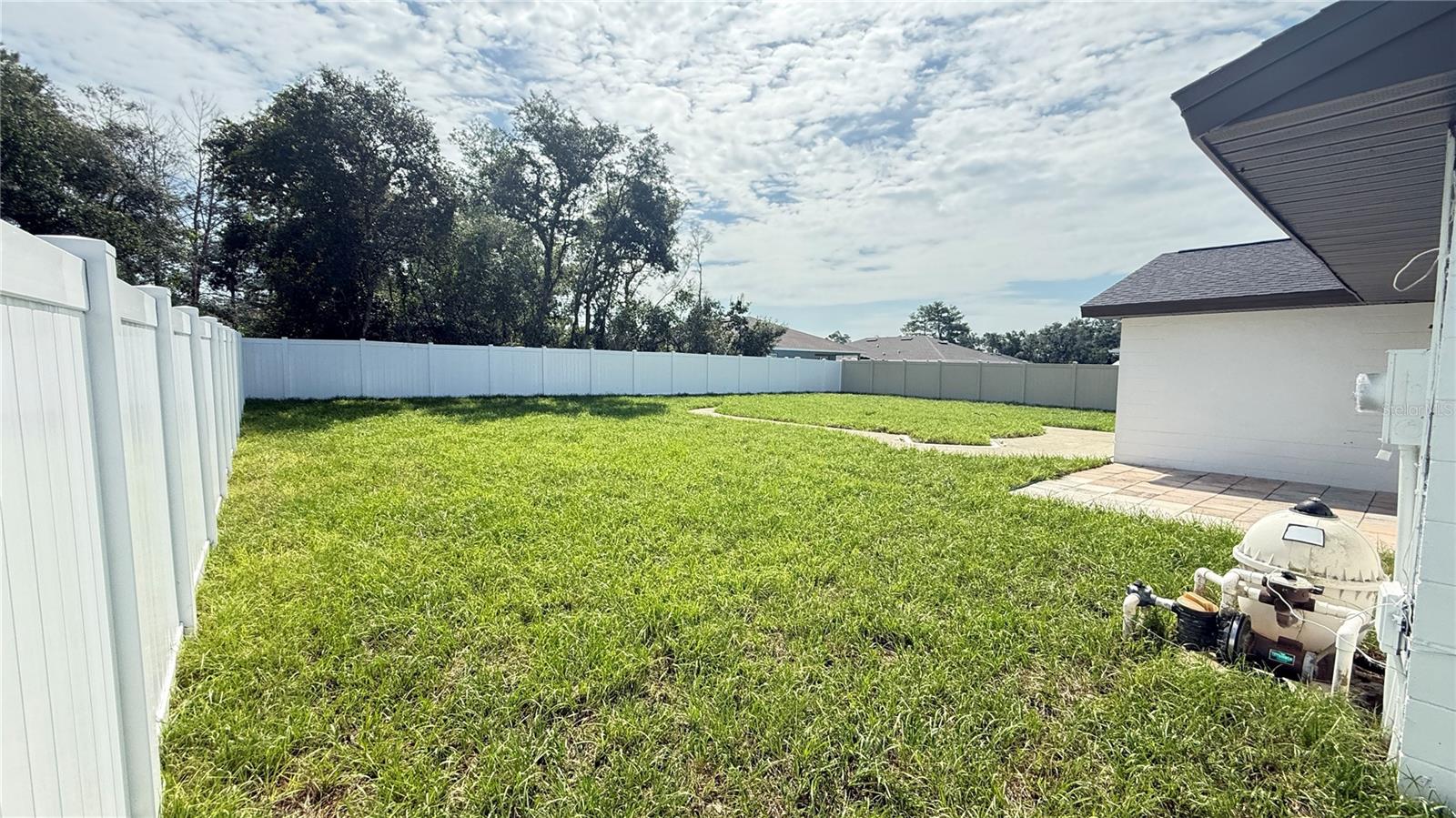 379 Marion Oaks Ln Property Photo 5