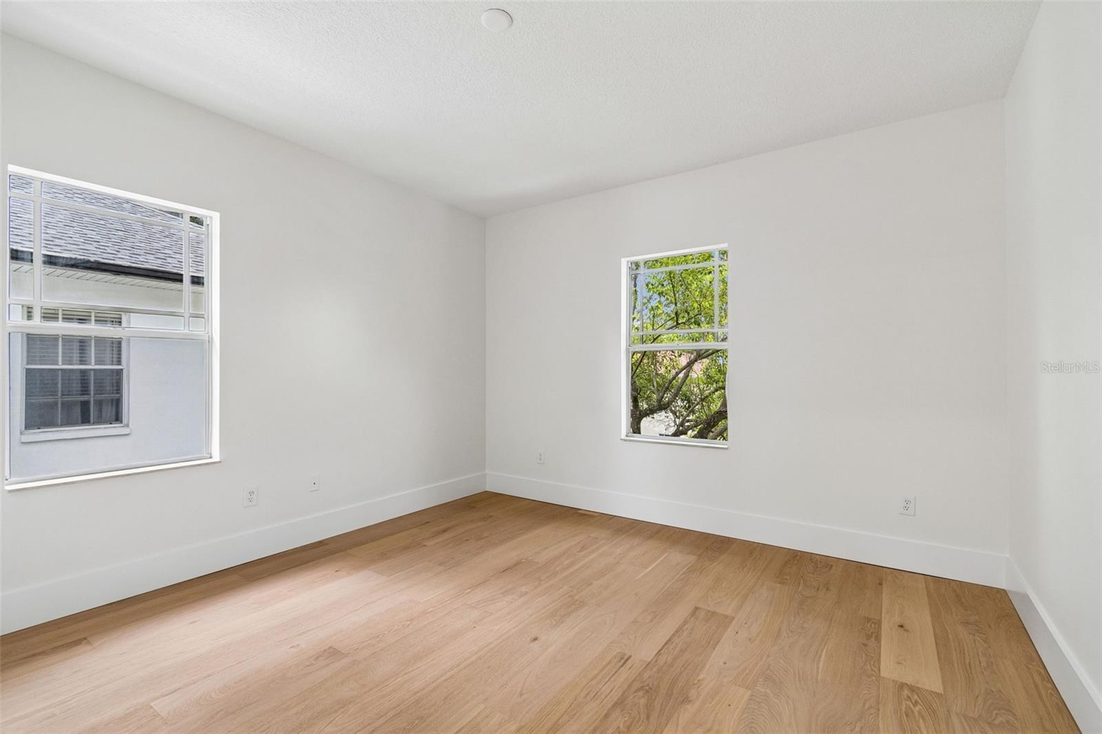 2722 N Myrtle Ave Property Photo 32