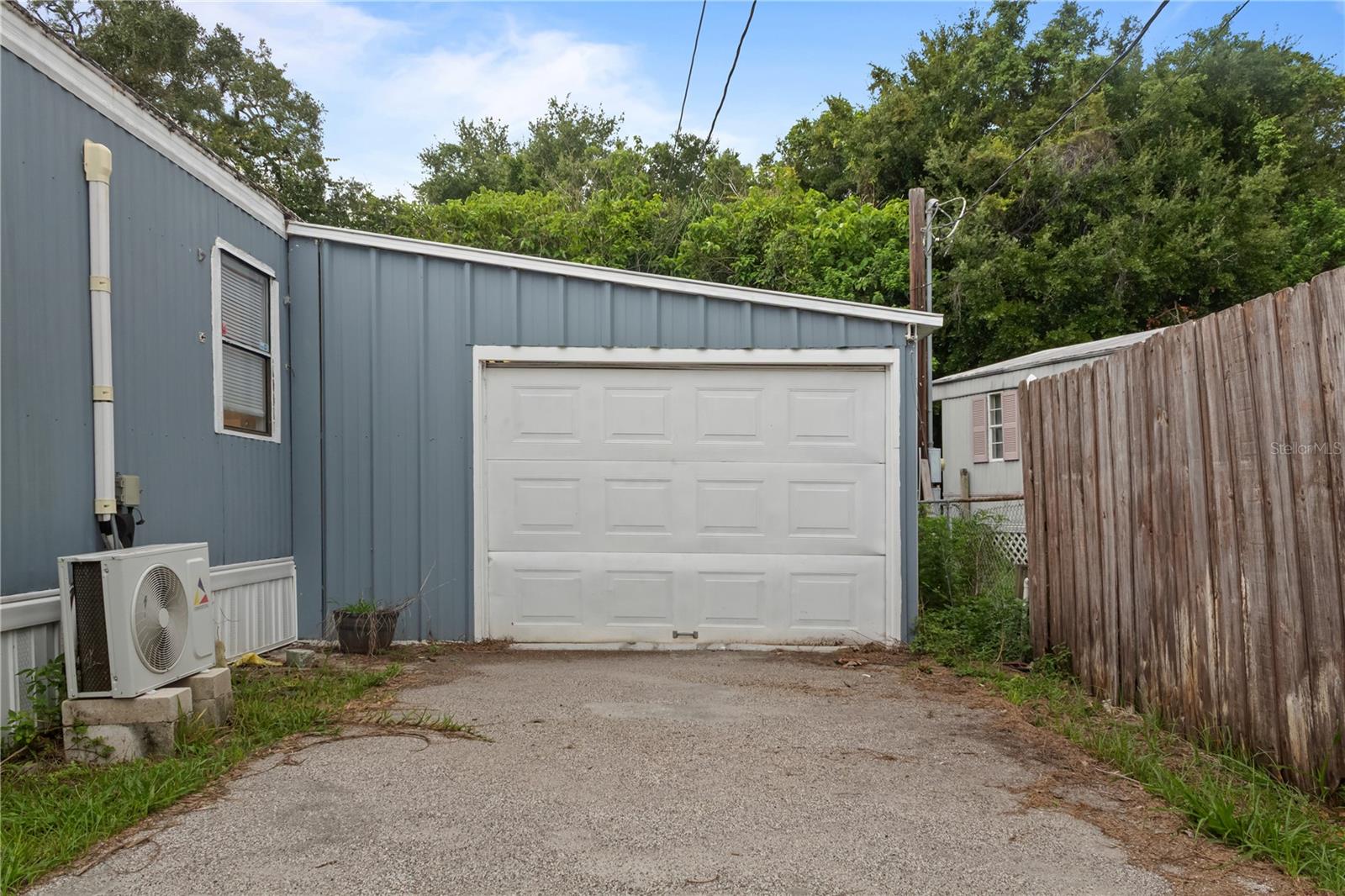 11301 Edison Ave Property Photo 24