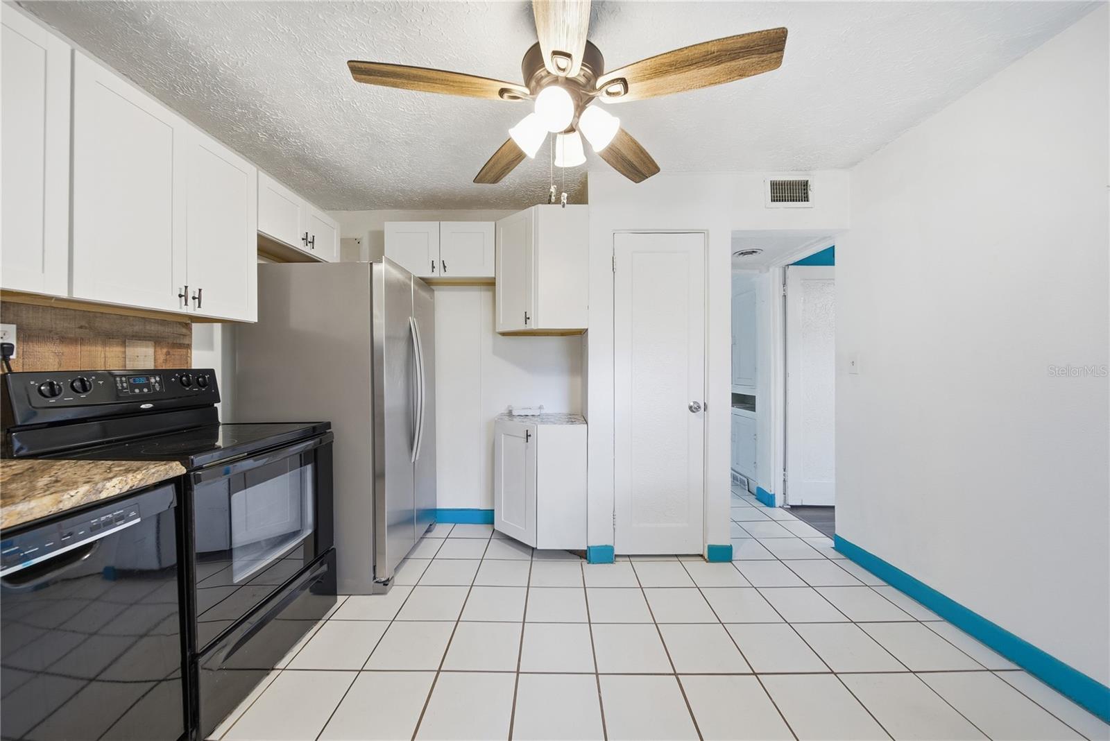 831 Grand Central St Property Photo 24