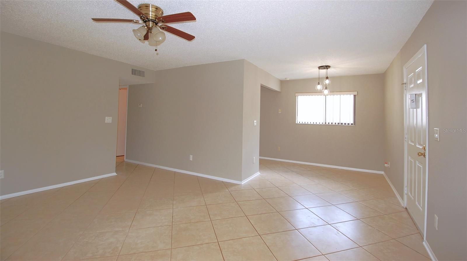 3300 Fox Chase Cir N #216 Property Photo 5