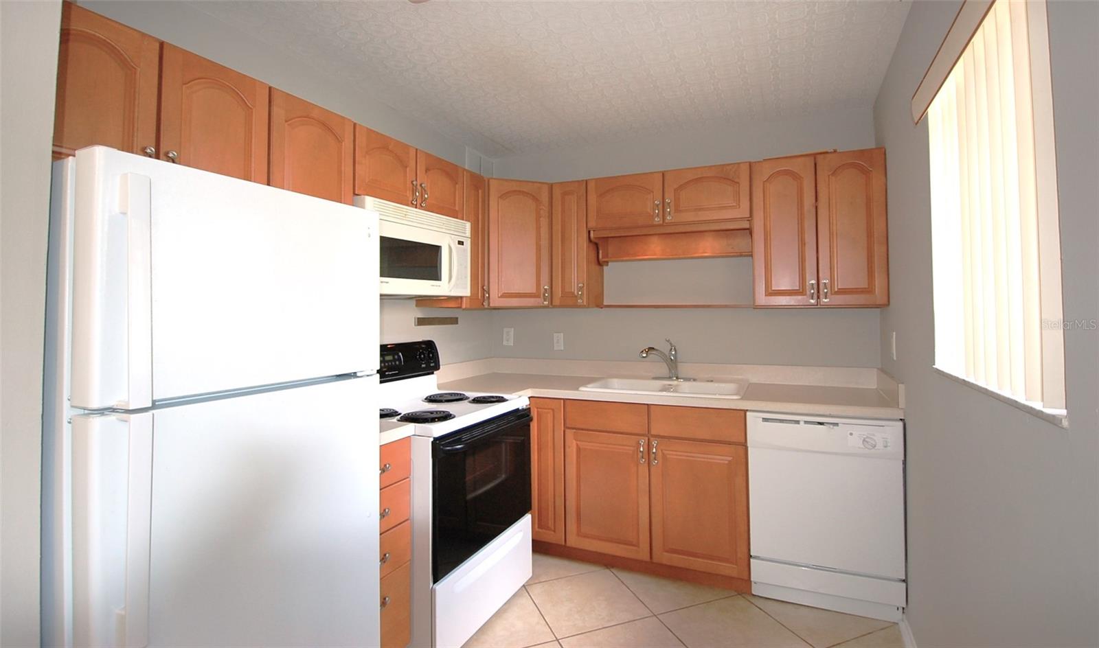 3300 Fox Chase Cir N #216 Property Photo 7