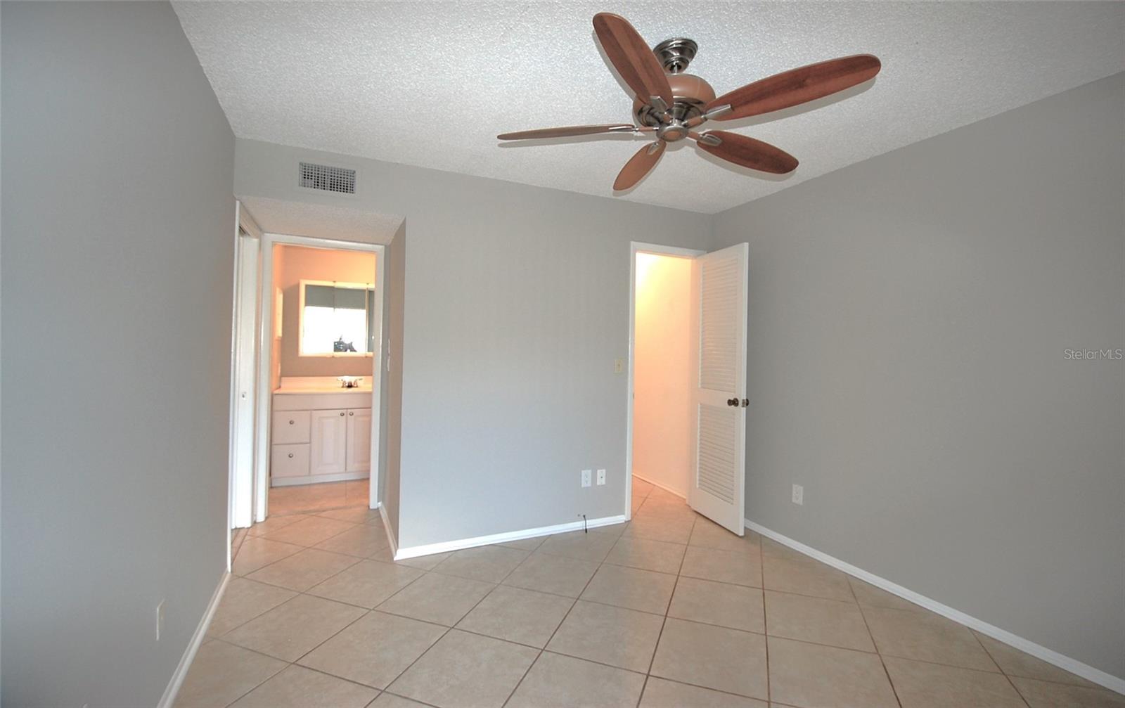 3300 Fox Chase Cir N #216 Property Photo 9