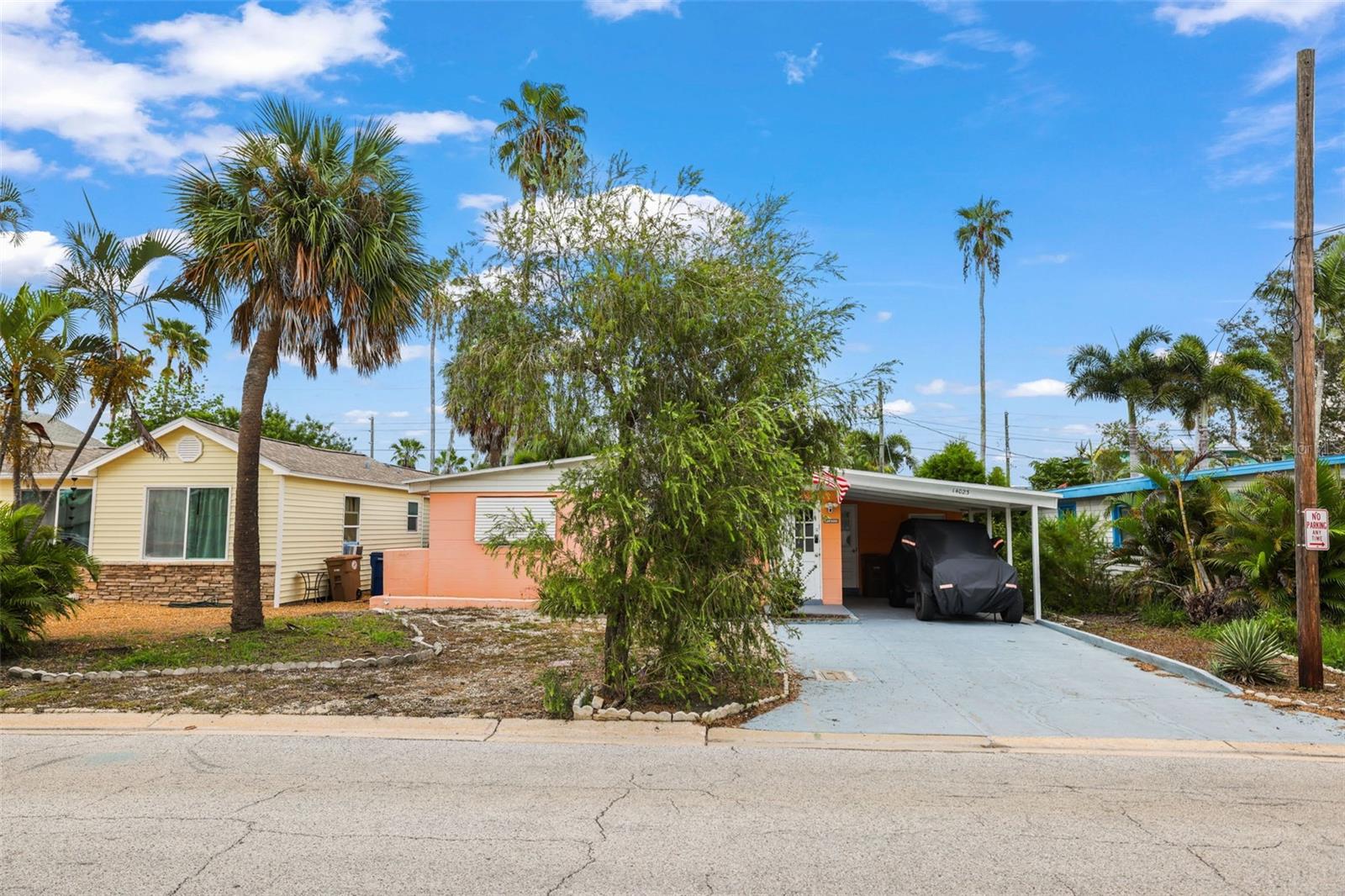 14023 Palm St Property Photo 4
