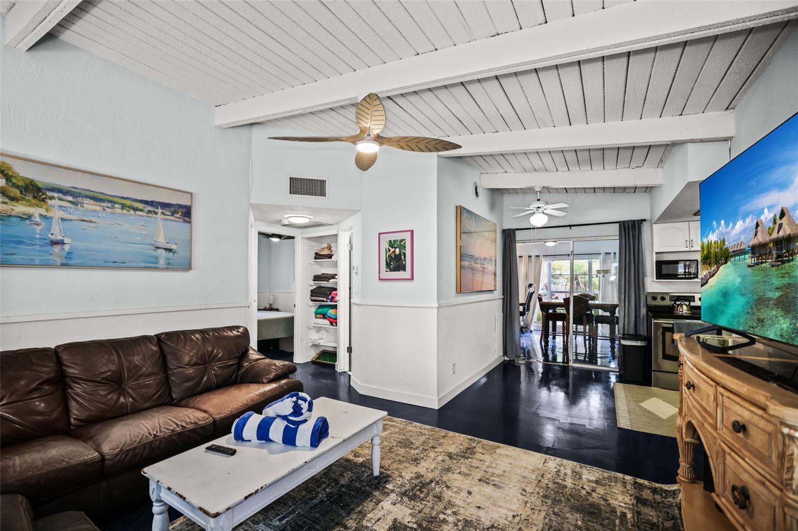 14023 Palm St Property Photo 6