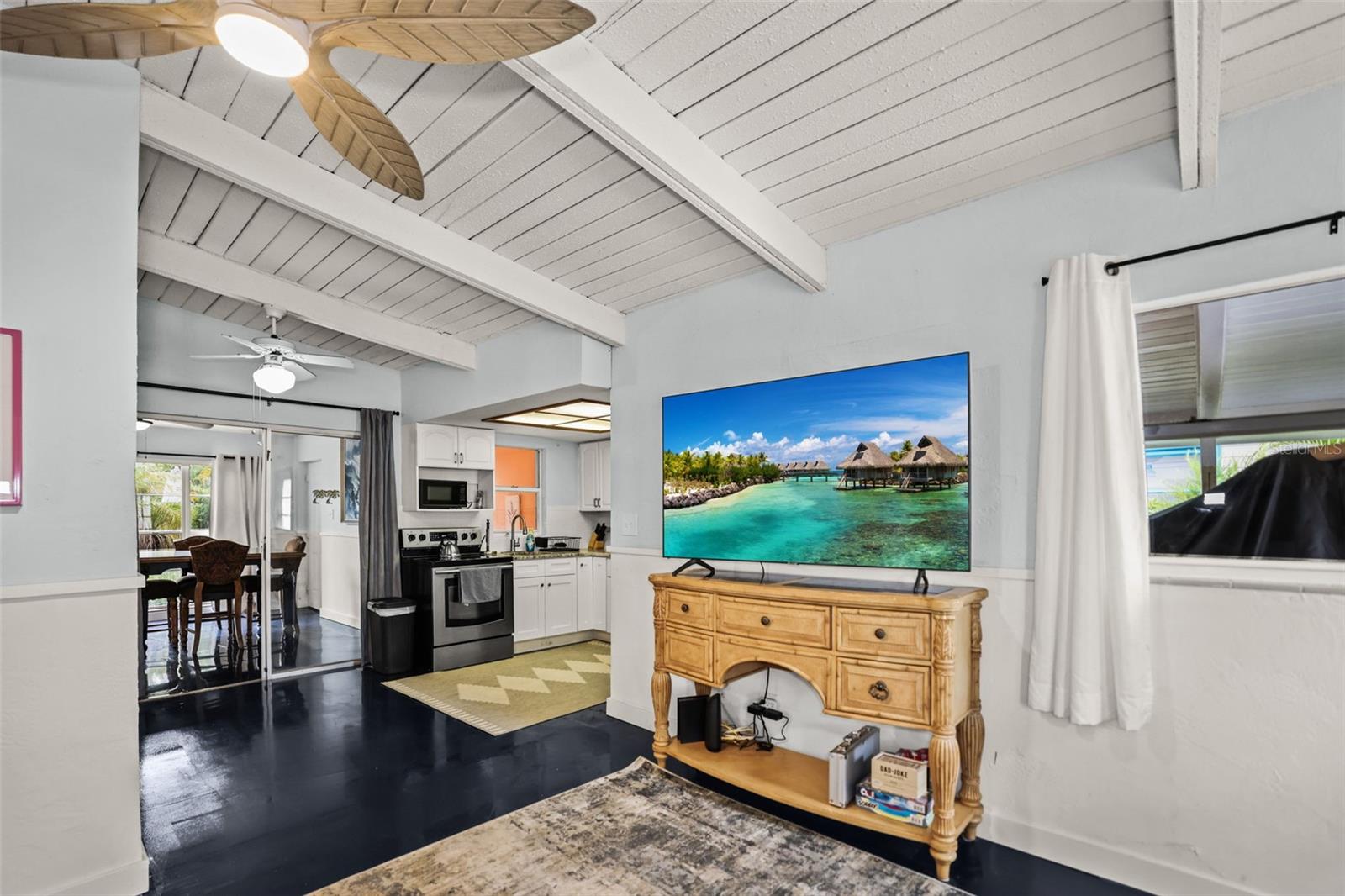 14023 Palm St Property Photo 9