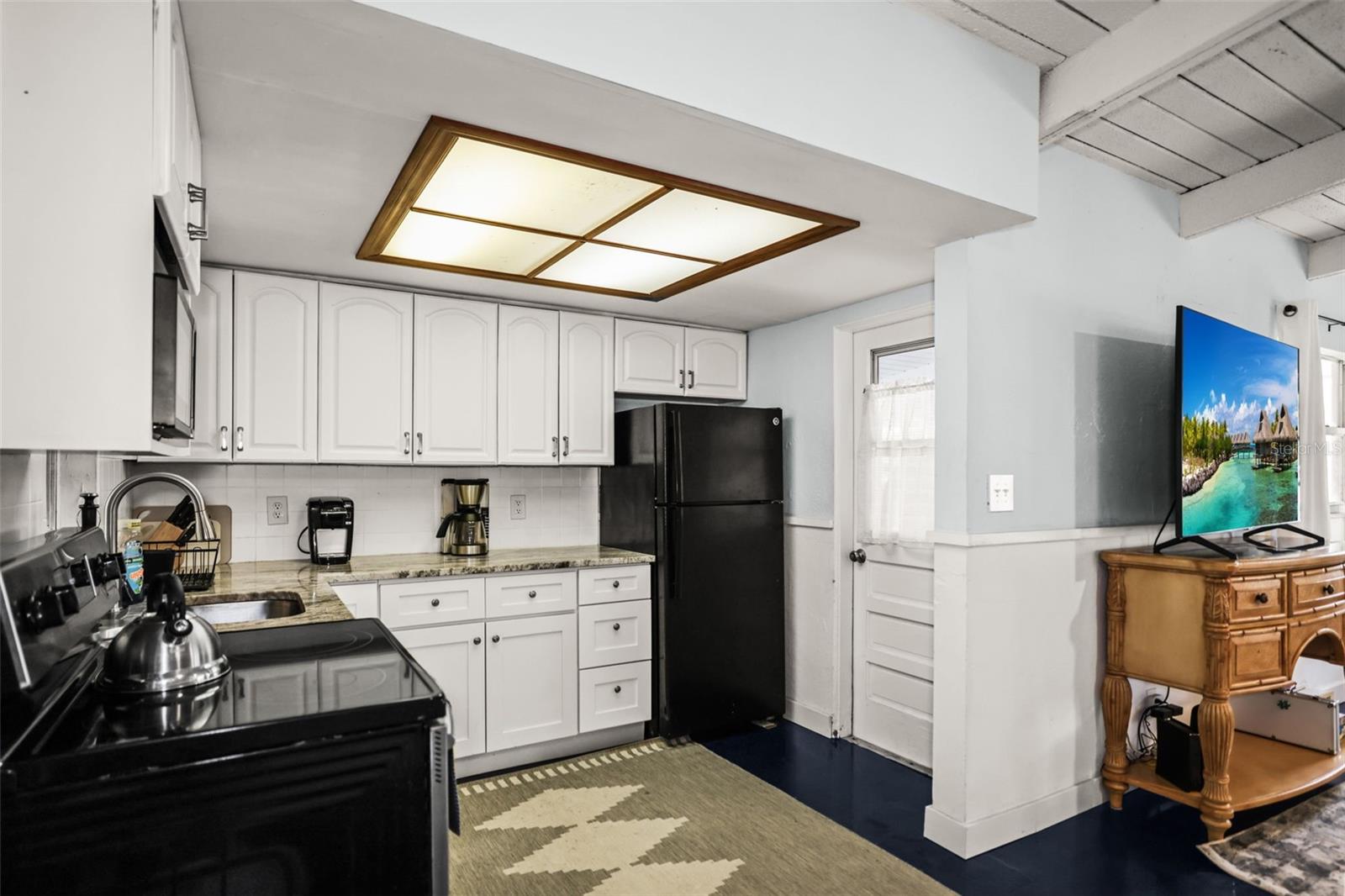 14023 Palm St Property Photo 10