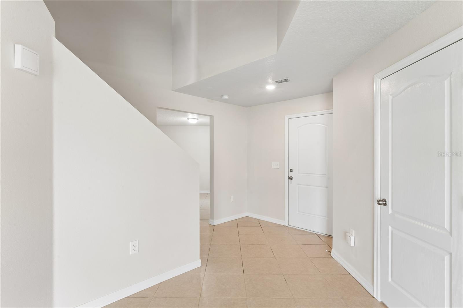 2427 Caspian Dr Property Photo 3
