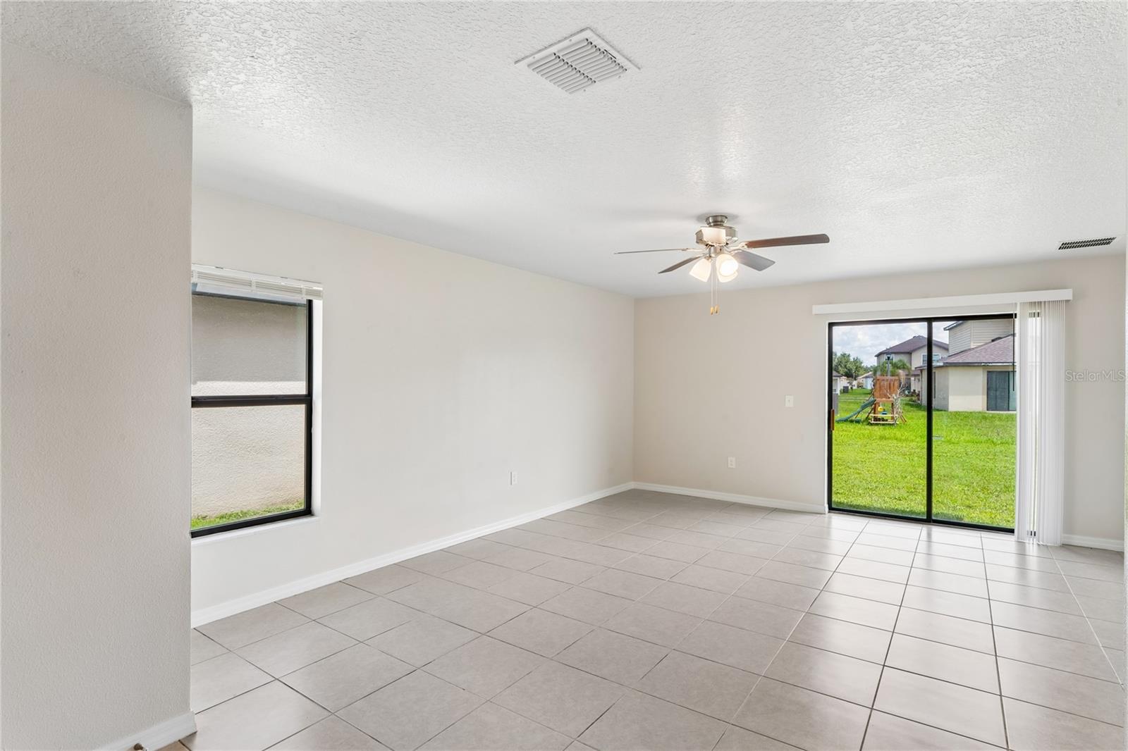 2427 Caspian Dr Property Photo 4