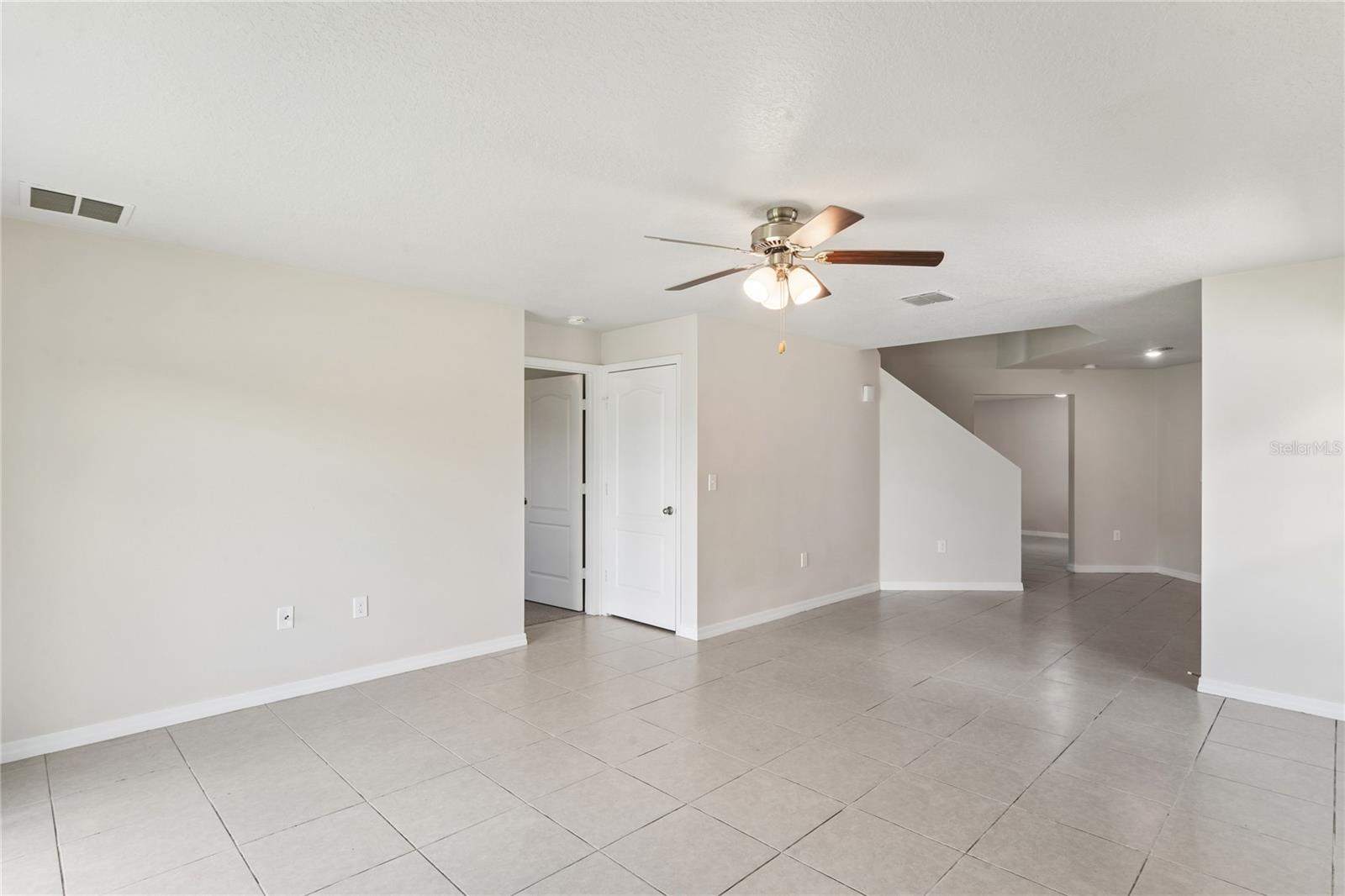2427 Caspian Dr Property Photo 5