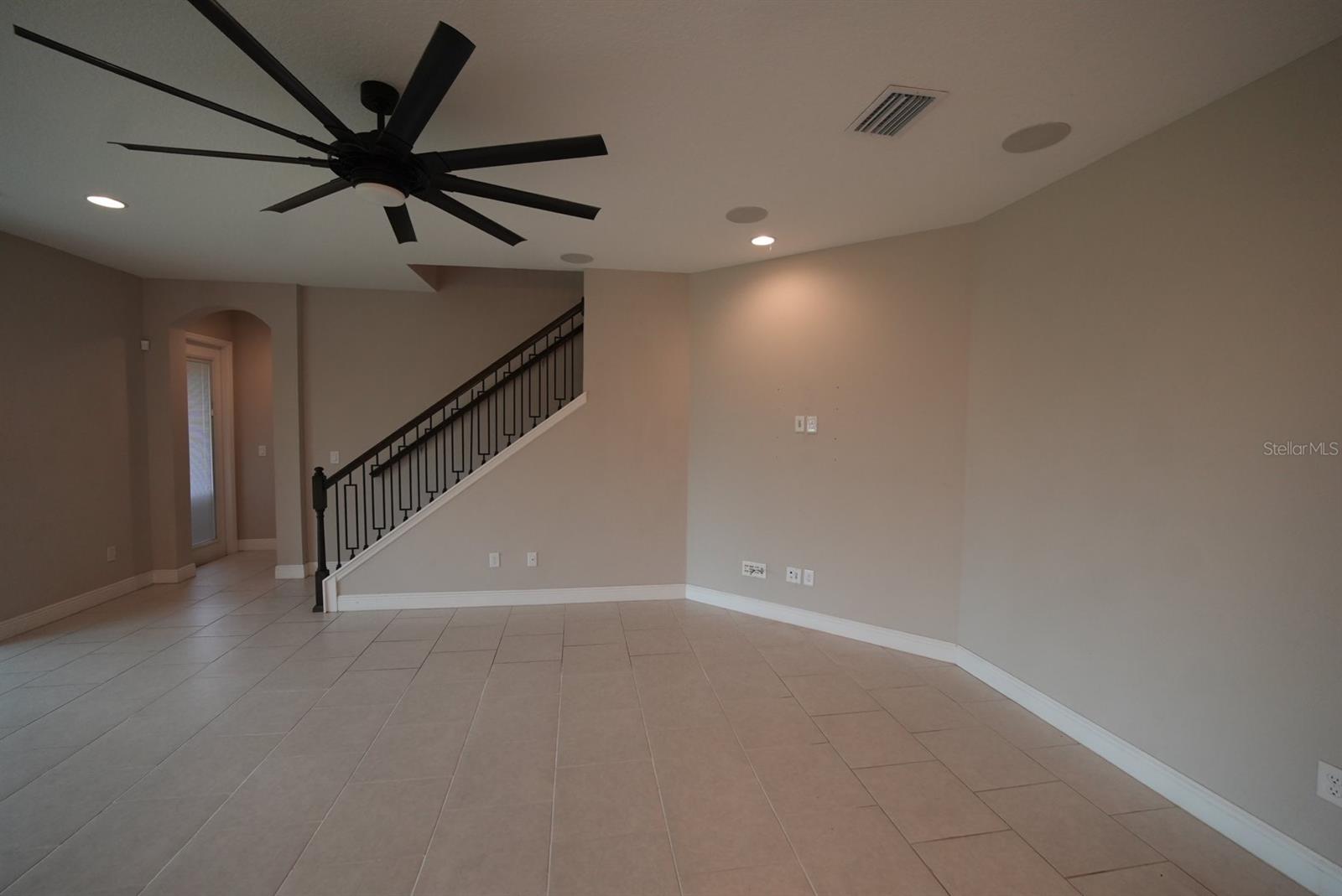 5450 Wayfarer Ave Property Photo 6