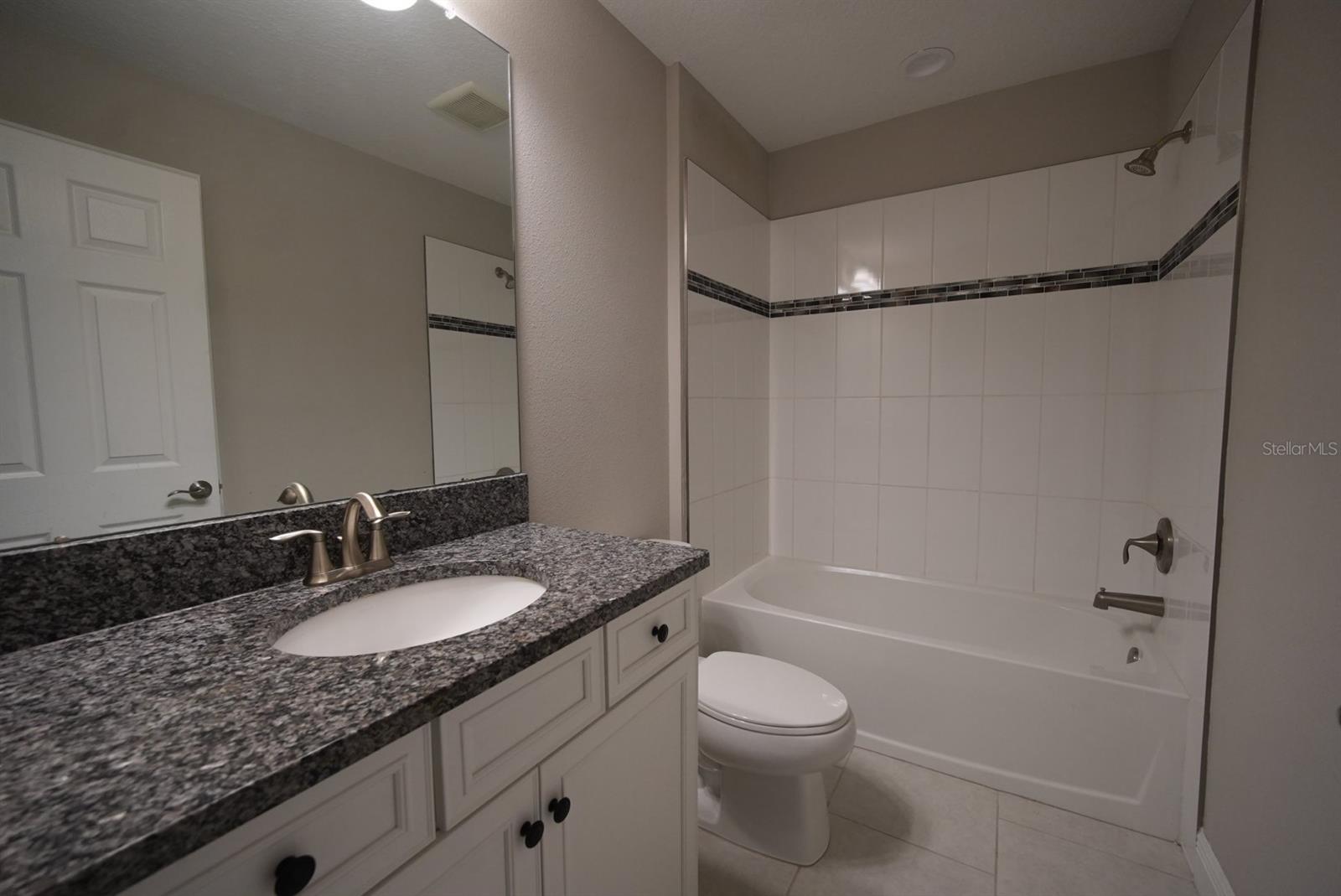 5450 Wayfarer Ave Property Photo 7