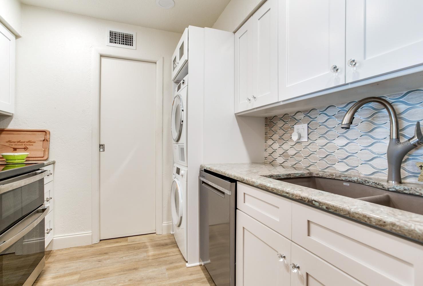 632 Edgewater Dr #736 Property Photo 17