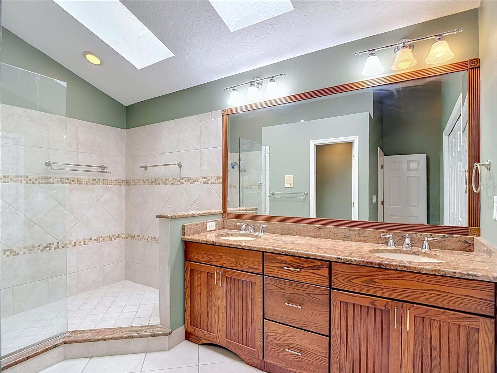 15886 Sanctuary Dr Property Photo 39
