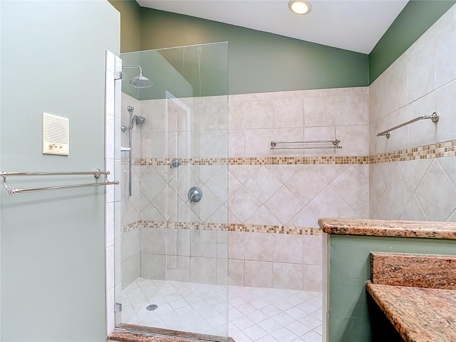 15886 Sanctuary Dr Property Photo 41