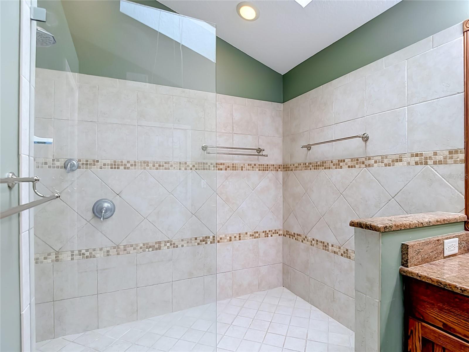 15886 Sanctuary Dr Property Photo 42