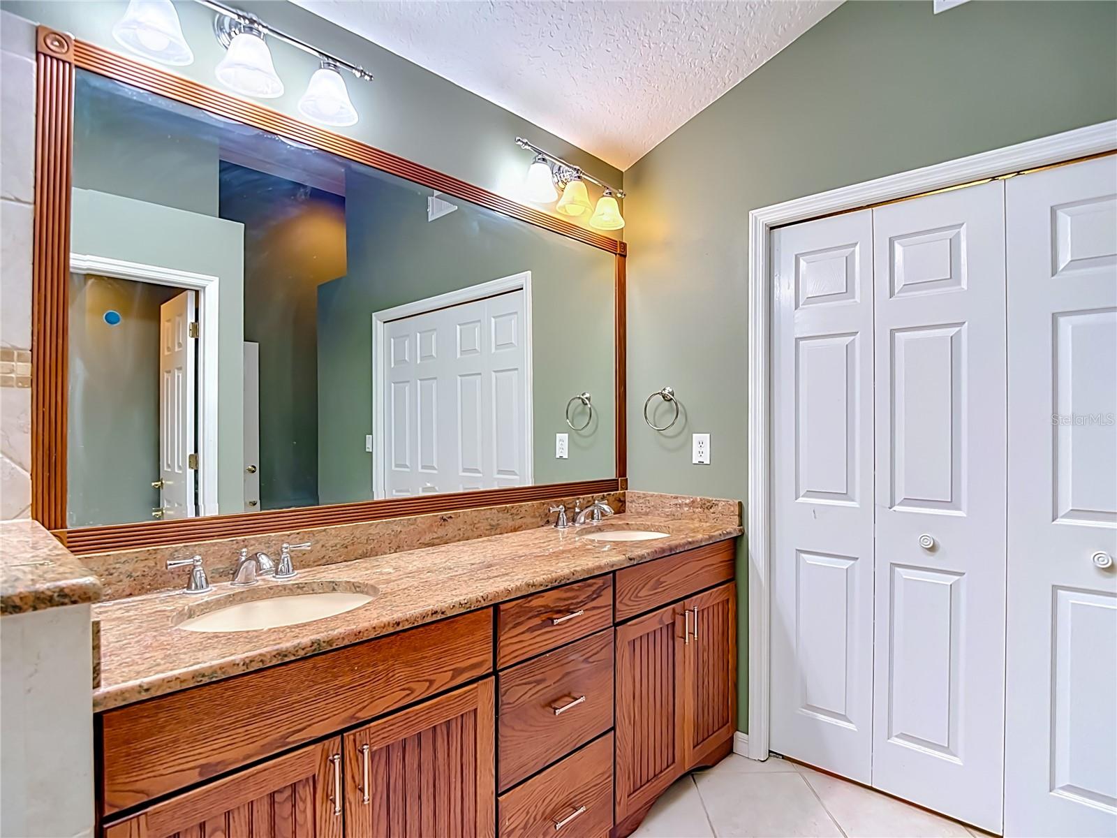 15886 Sanctuary Dr Property Photo 43
