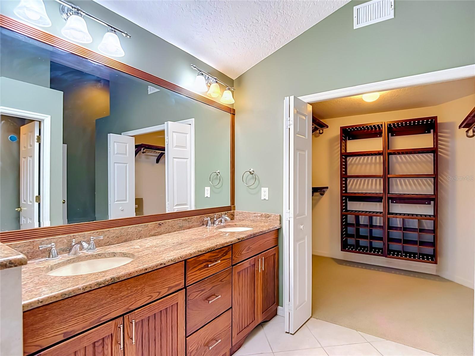 15886 Sanctuary Dr Property Photo 44