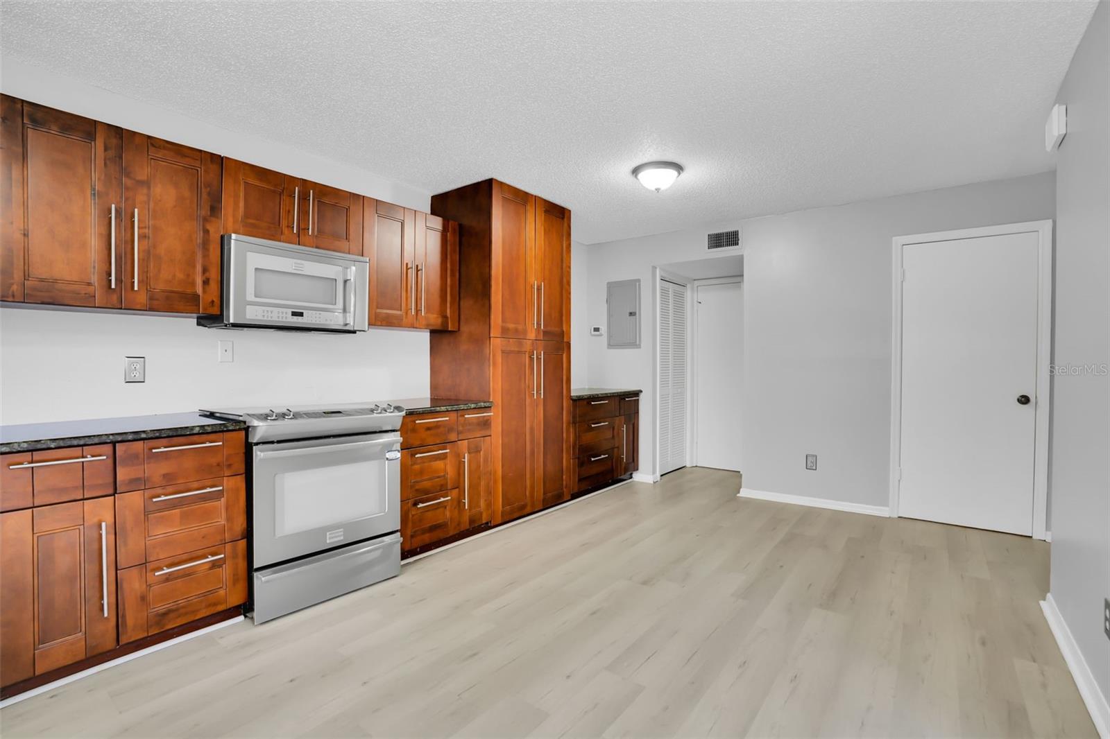 15217 W Pond Woods Dr Property Photo 12