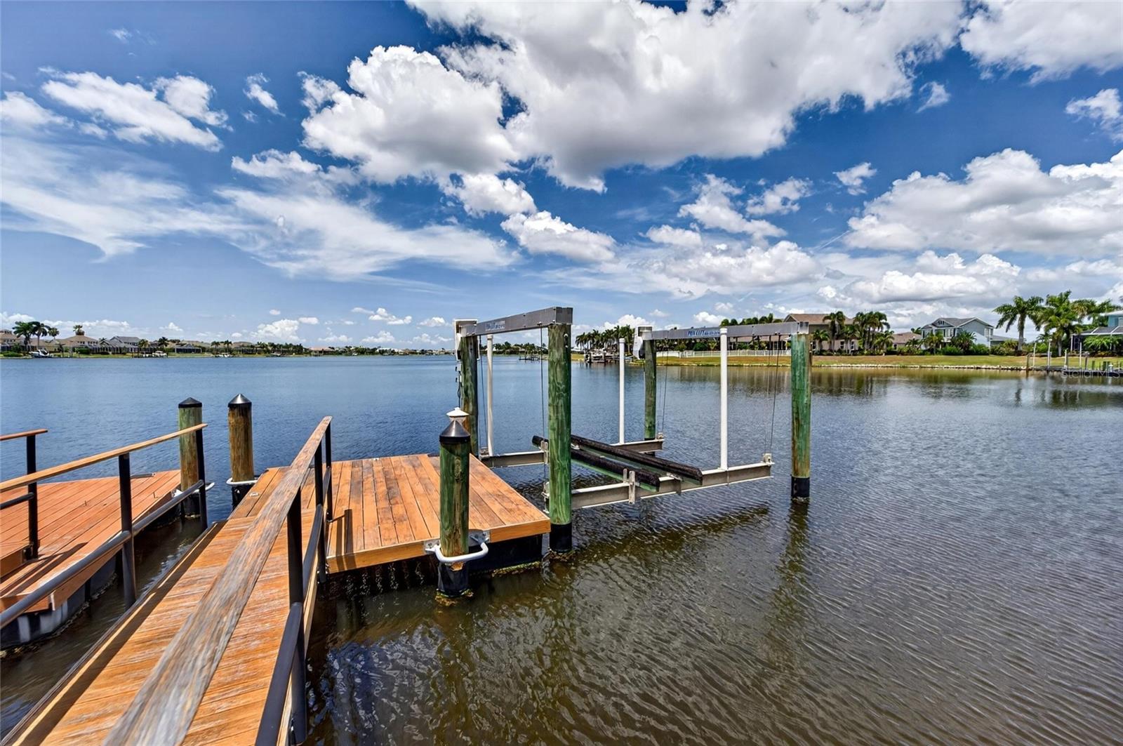 429 Manns Harbor Dr Property Photo 4