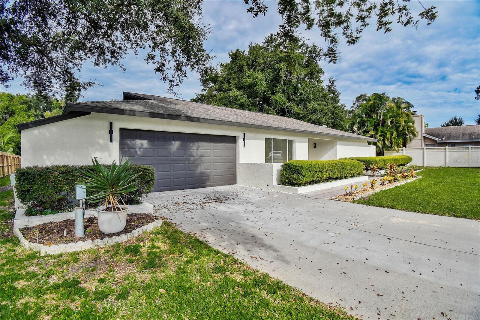 207 Dunbridge Dr Property Photo