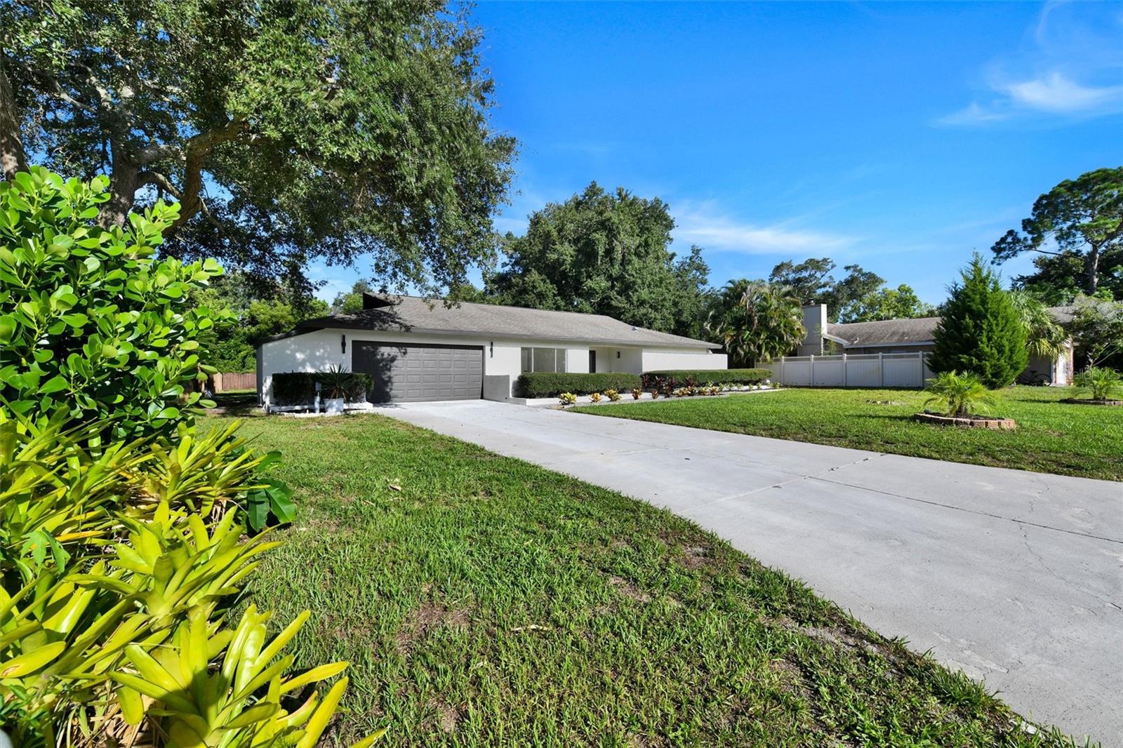 207 Dunbridge Dr Property Photo 2
