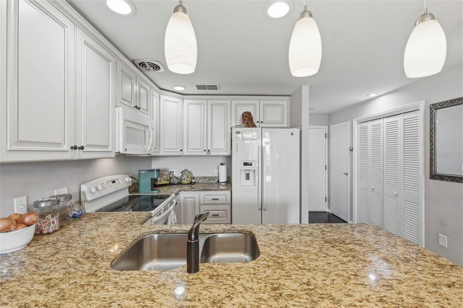 1 Beach Dr Se #1109 Property Photo 8