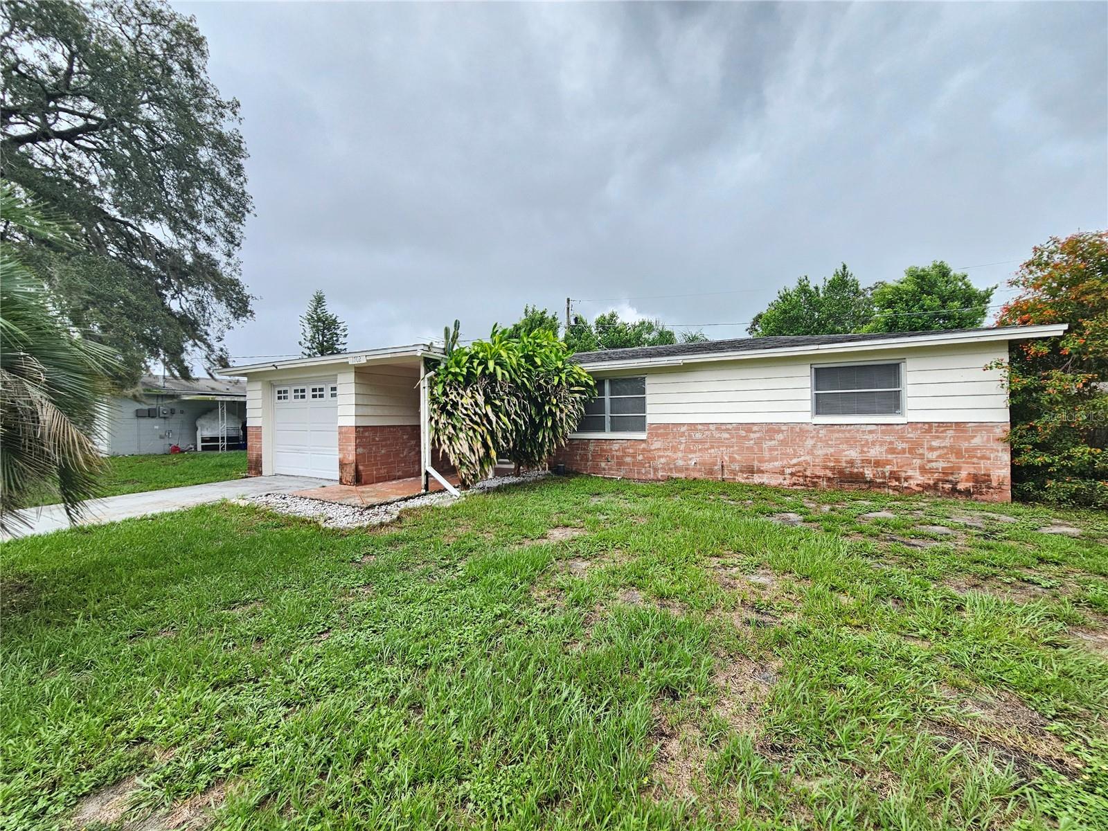 1702 Aqua Ln Property Photo 2
