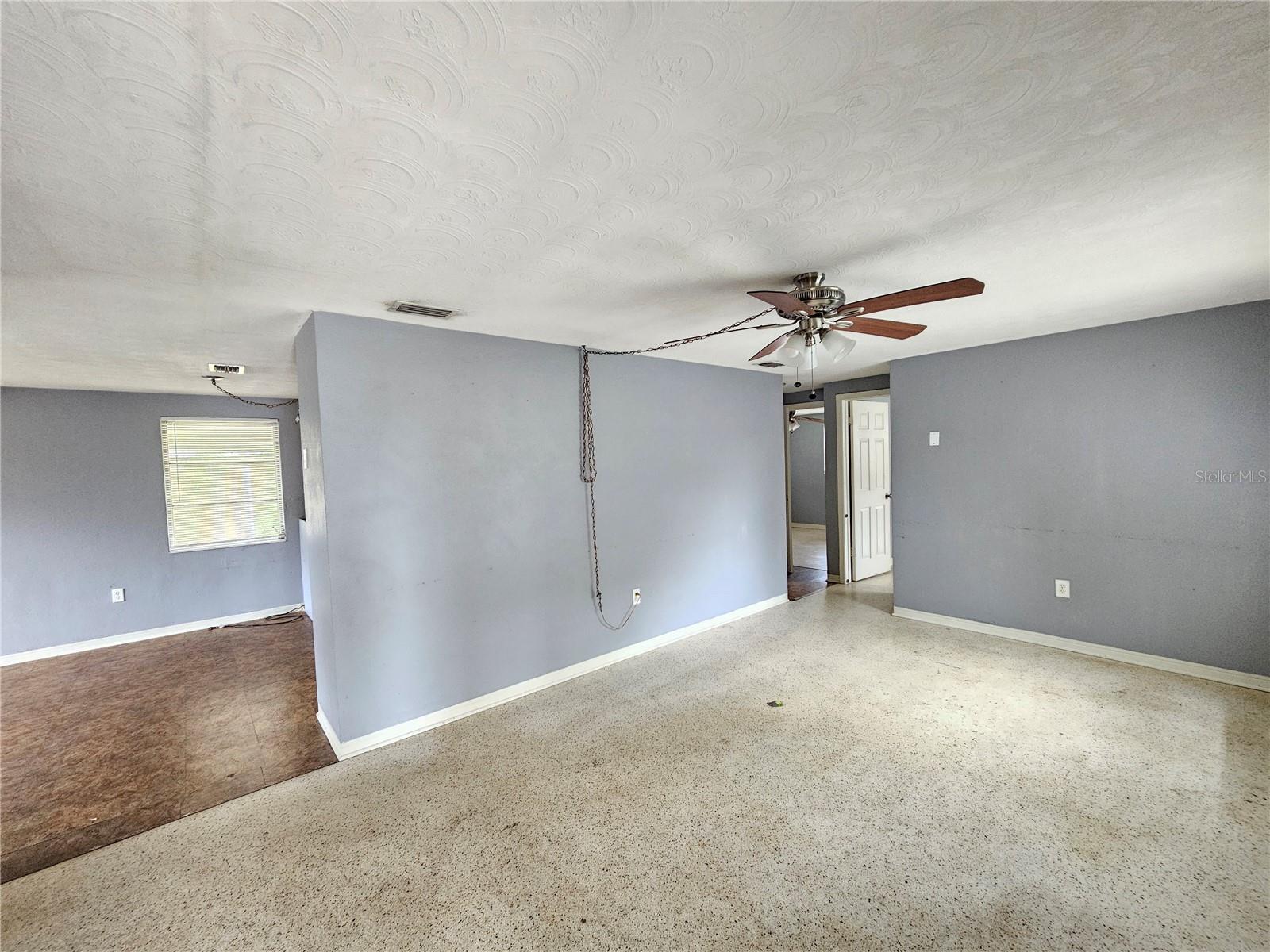 1702 Aqua Ln Property Photo 5