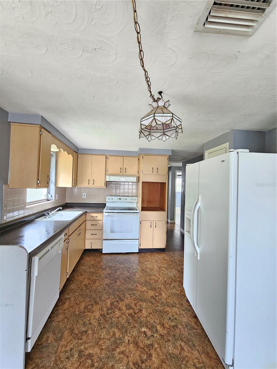 1702 Aqua Ln Property Photo 8