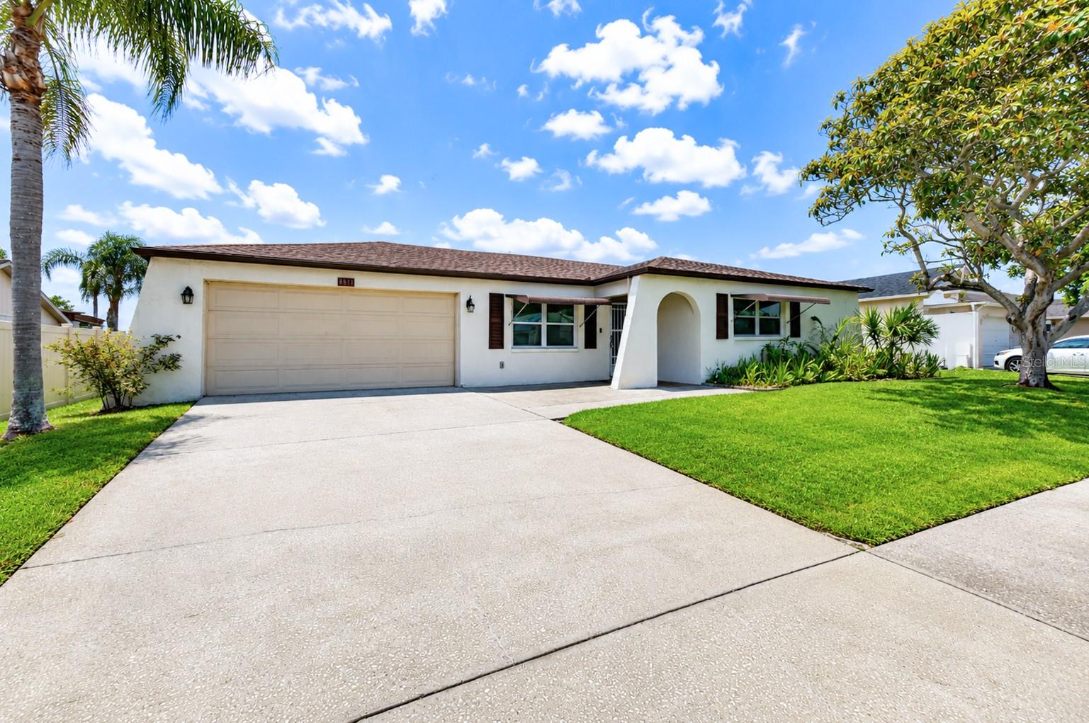 8811 Martinique Ln Property Photo 2