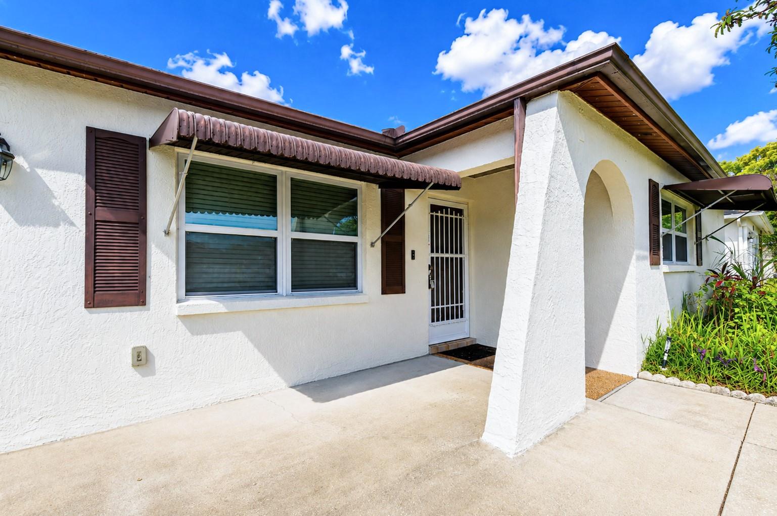 8811 Martinique Ln Property Photo 3
