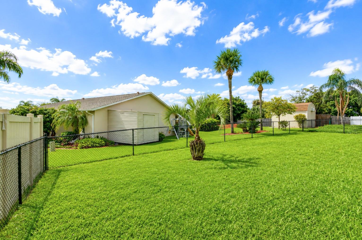 8811 Martinique Ln Property Photo 9