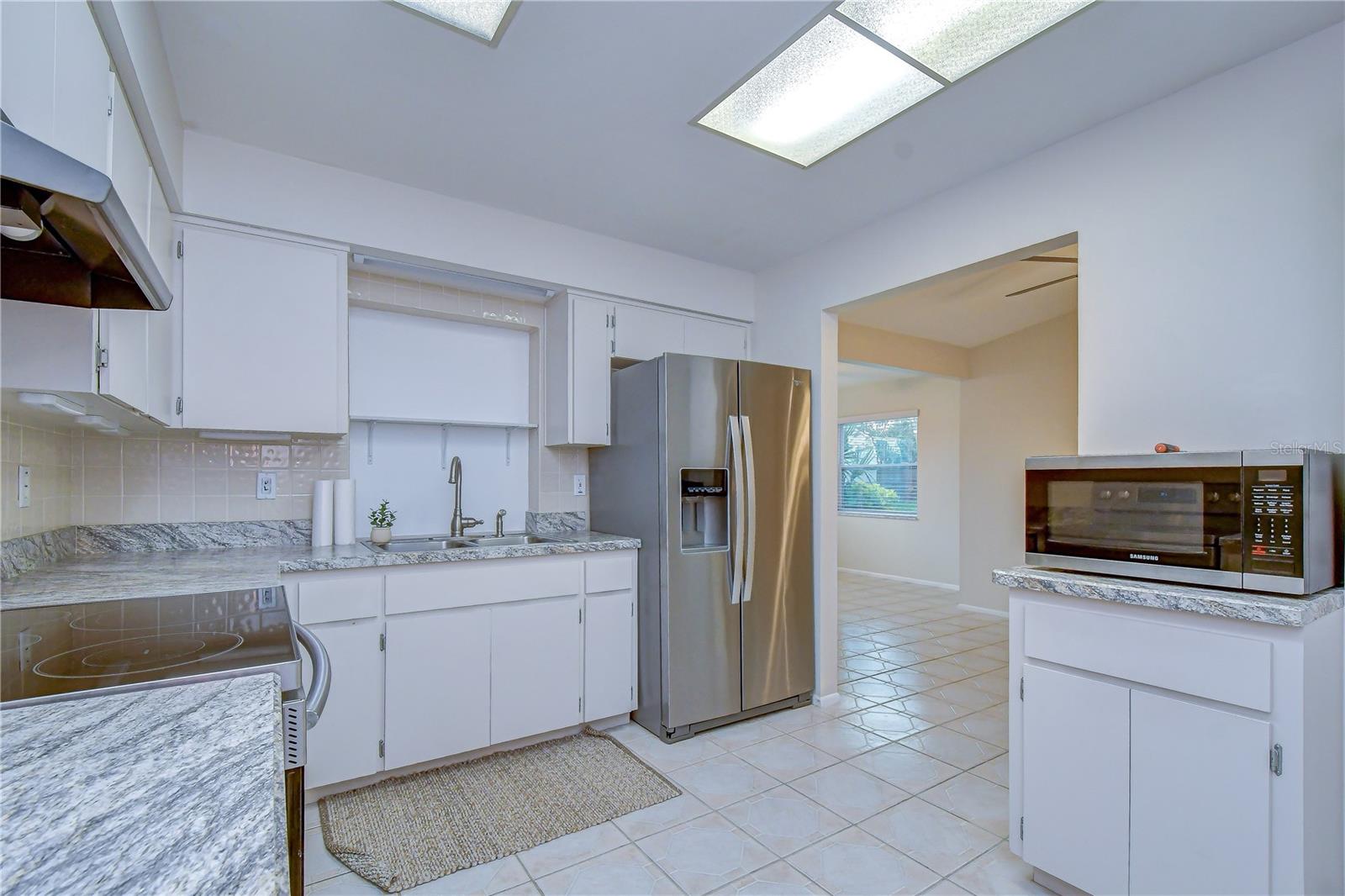 8811 Martinique Ln Property Photo 27