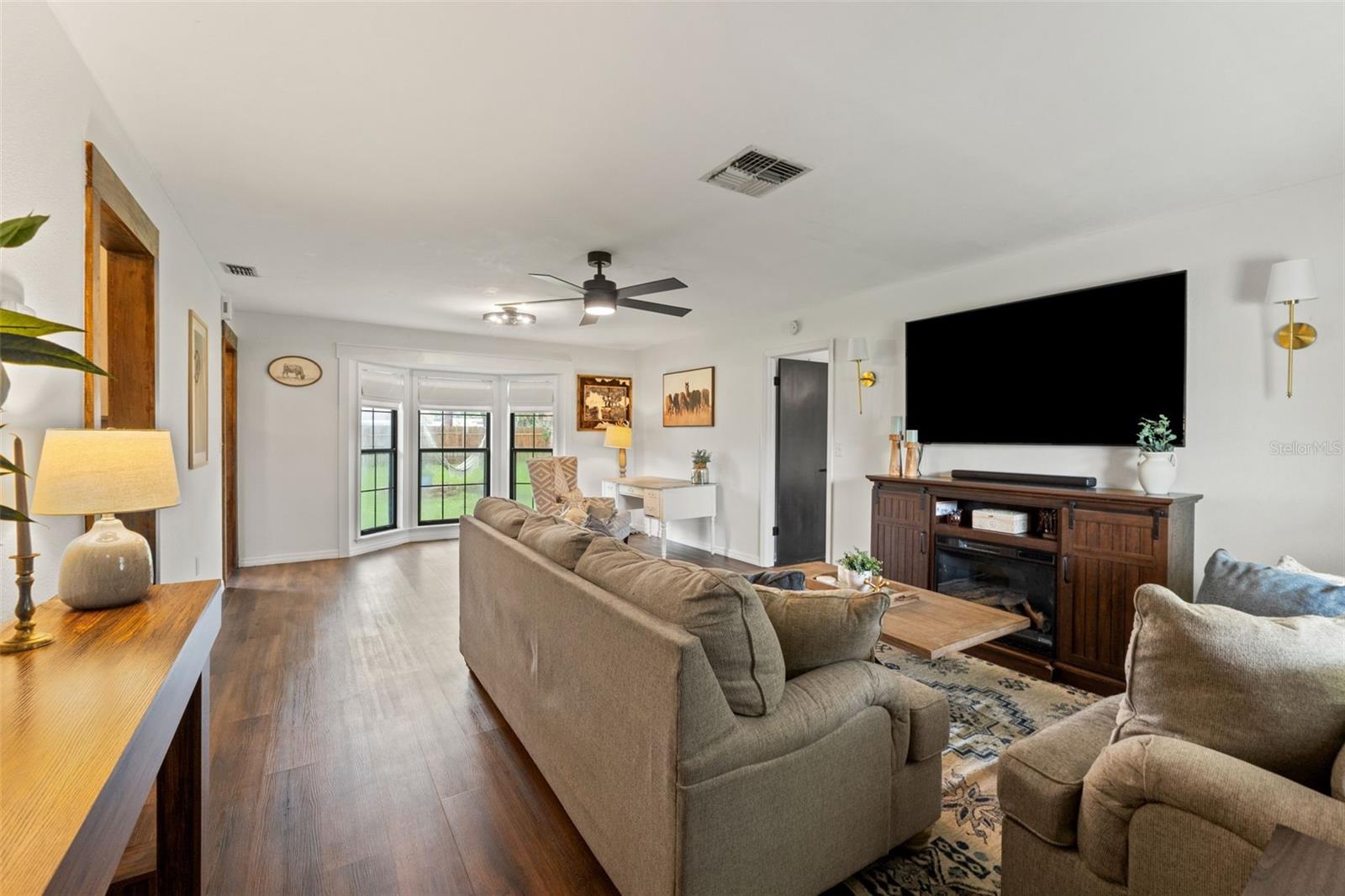 8449 Valmora St Property Photo 4