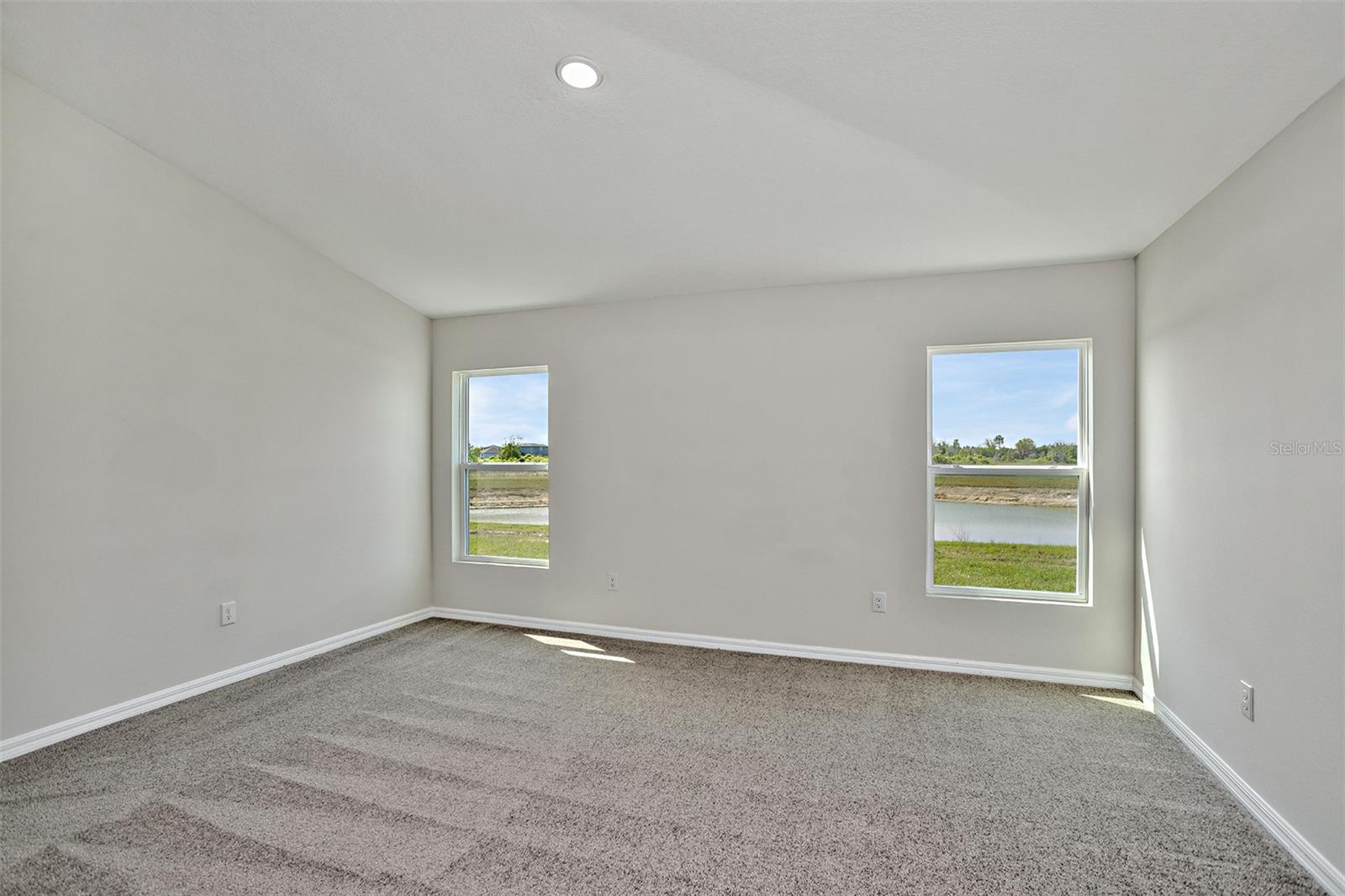 15204 Maude Landing Loop Property Photo 4